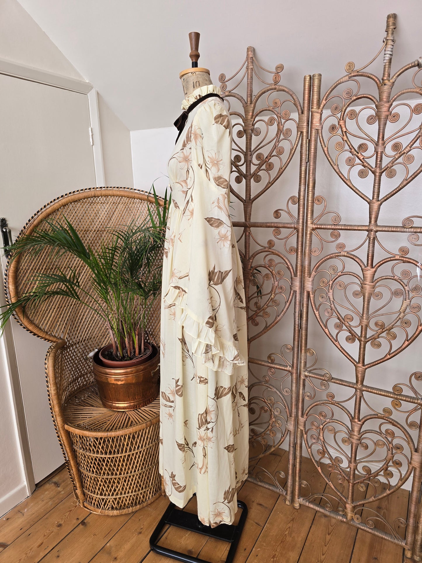 Vintage angel sleeves dress