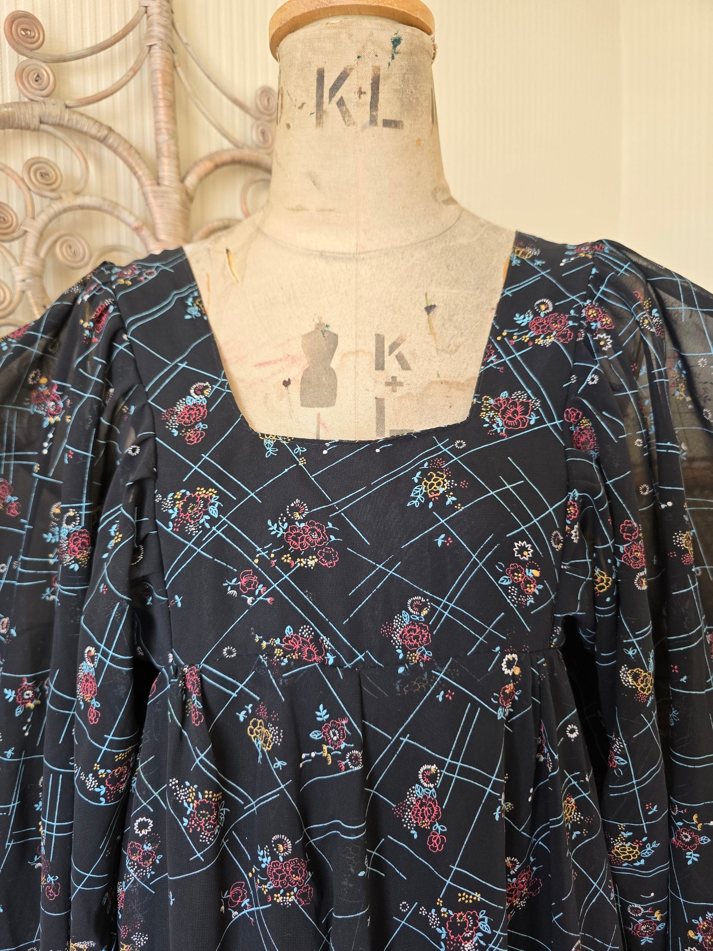 Vintage angel sleeves dress