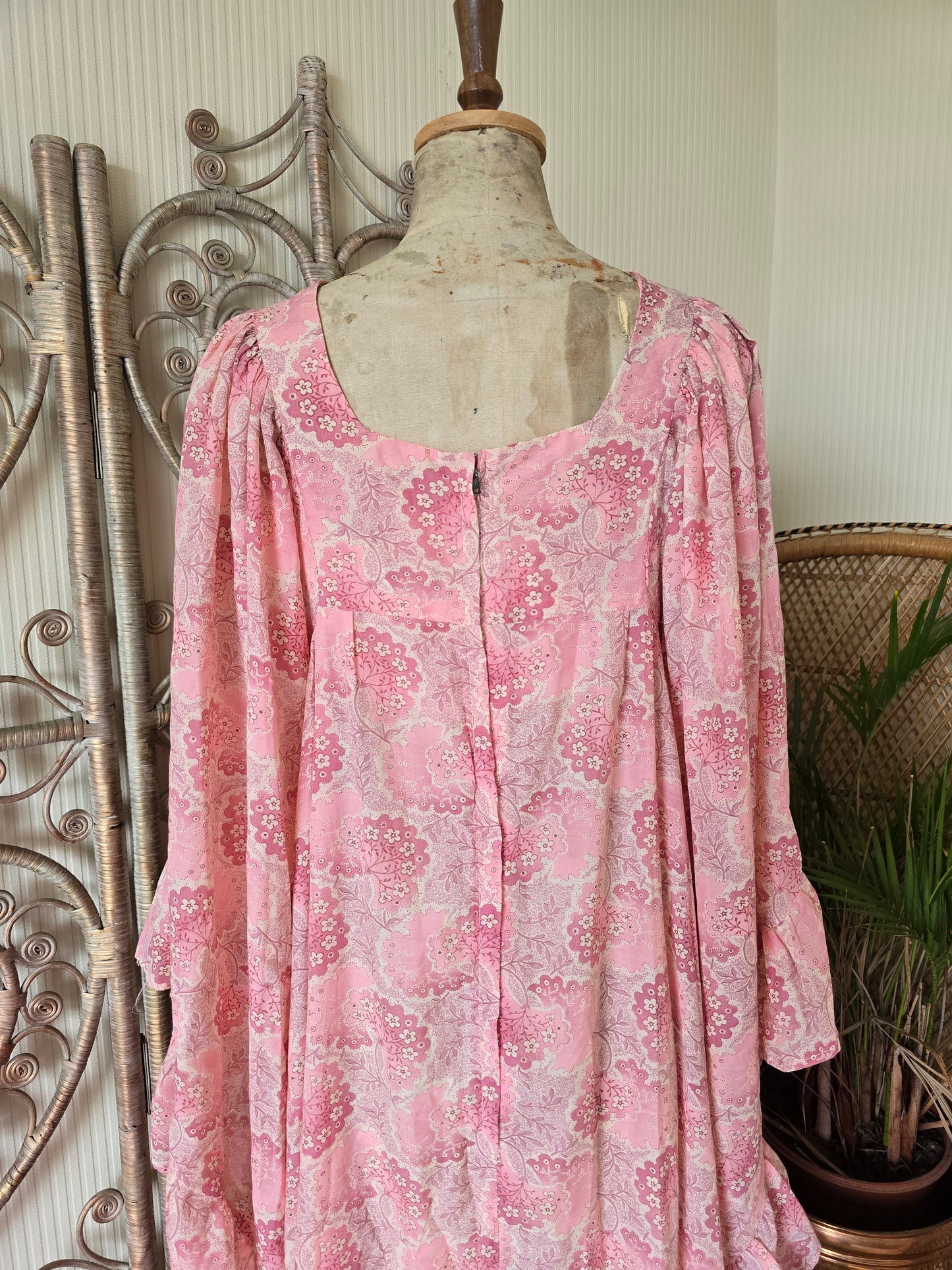 Vintage angel sleeves dress