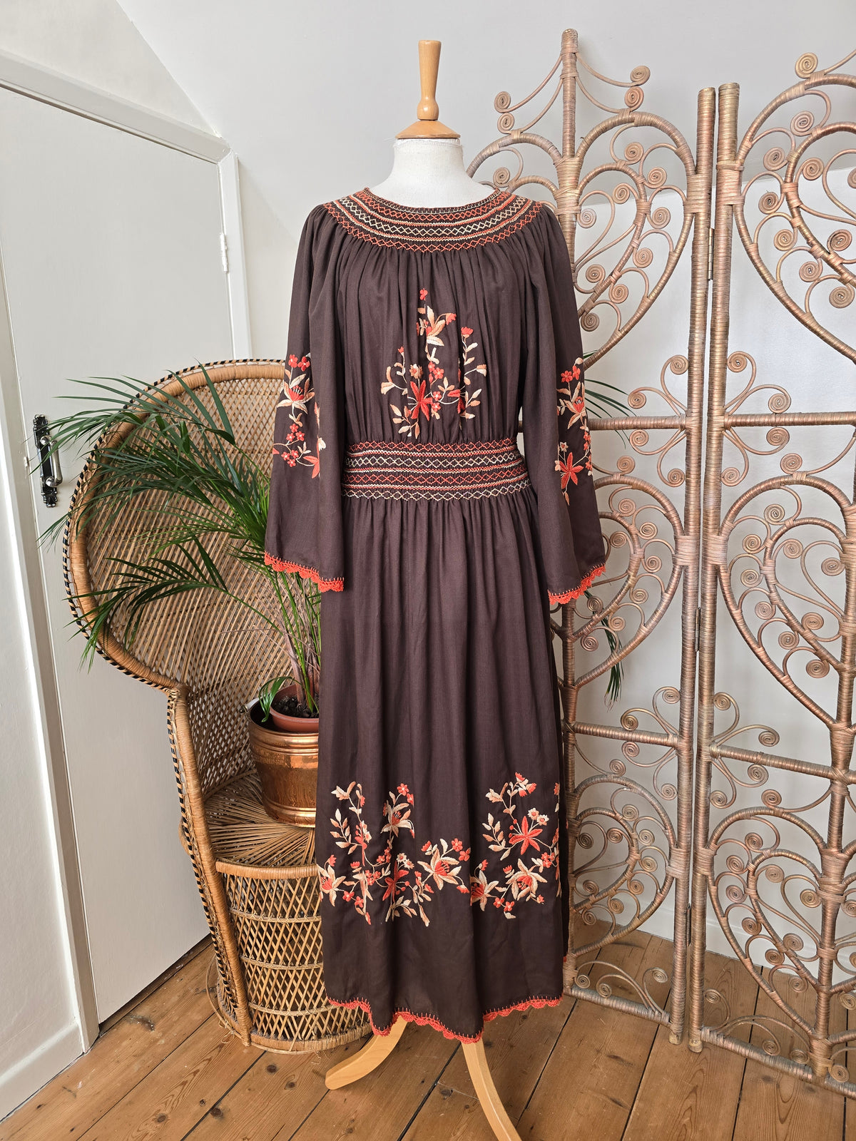 Vintage Hungarian 70s embroidery dress
