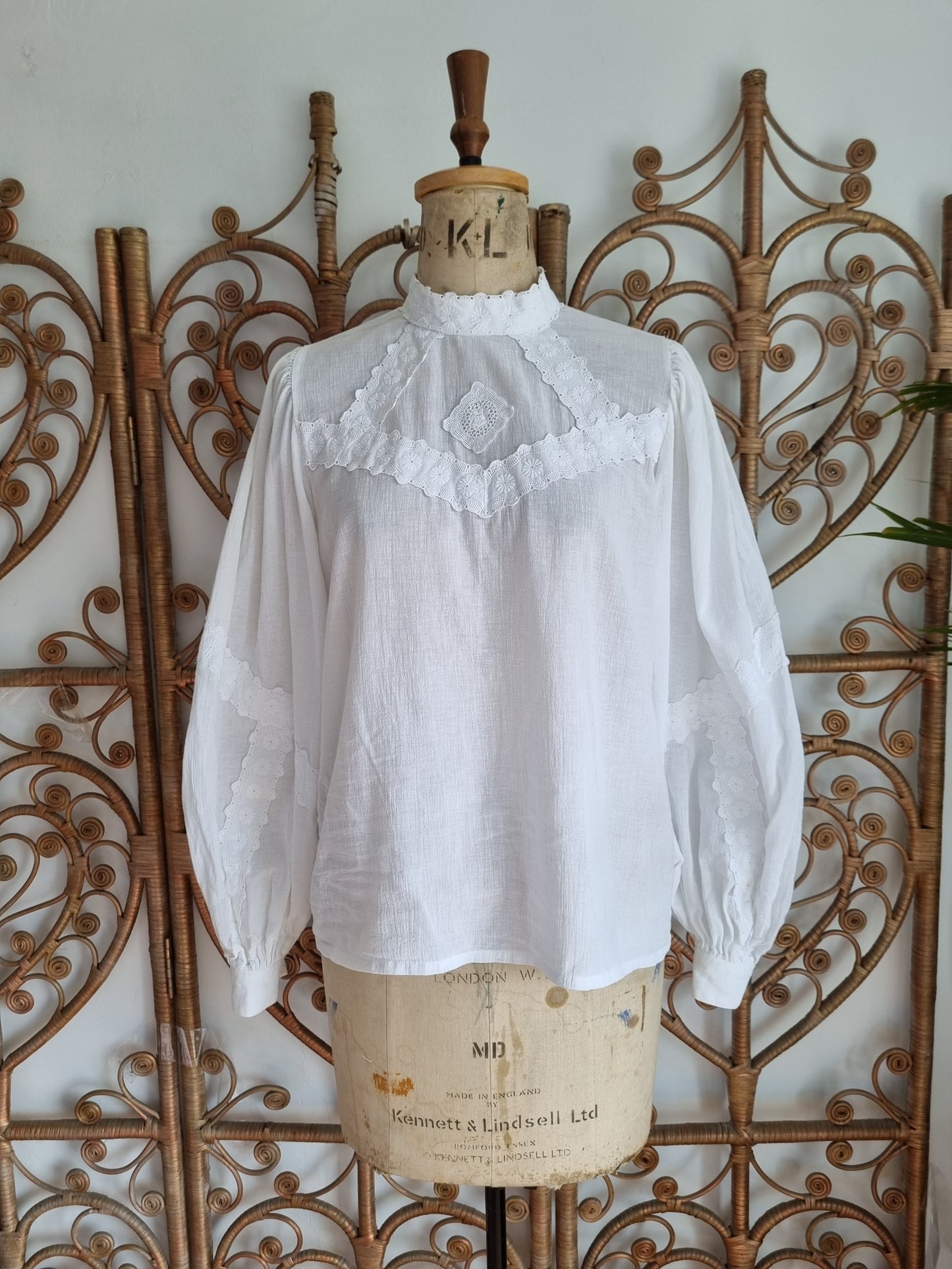 Vintage embroidery anglaise cheesecloth blouse