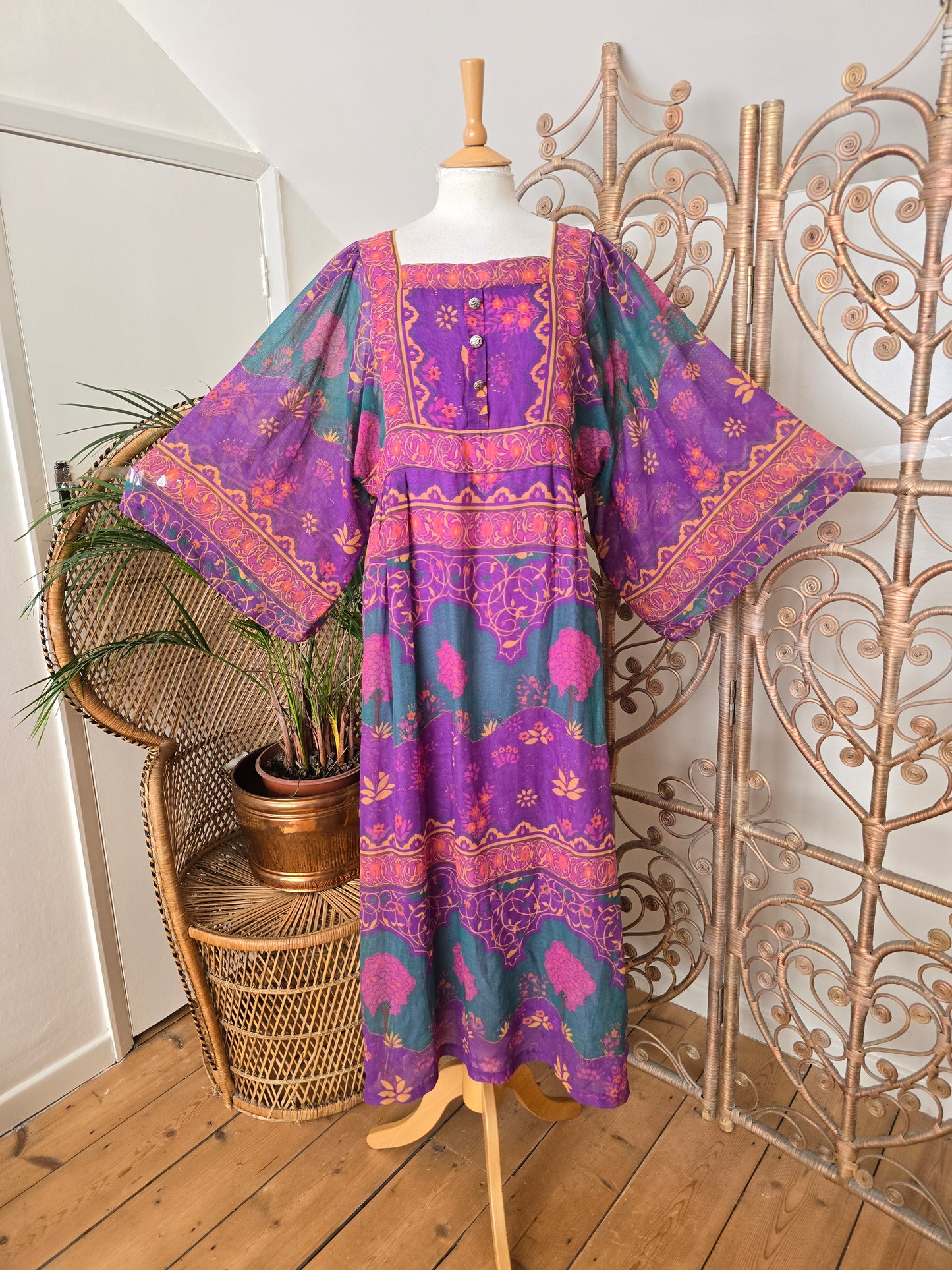 Vintage 70s maxi dress Rarer size