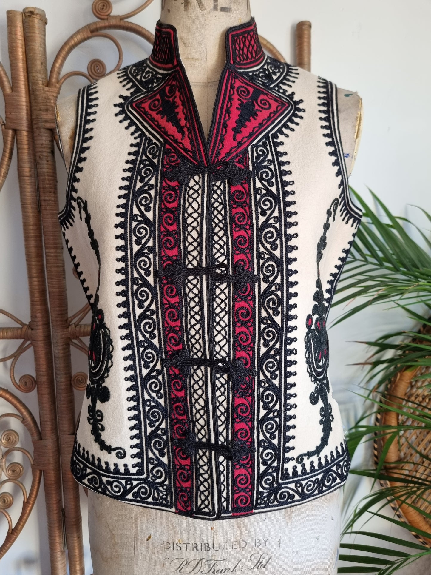 Vintage Romanian wool embroidered waistcoat S
