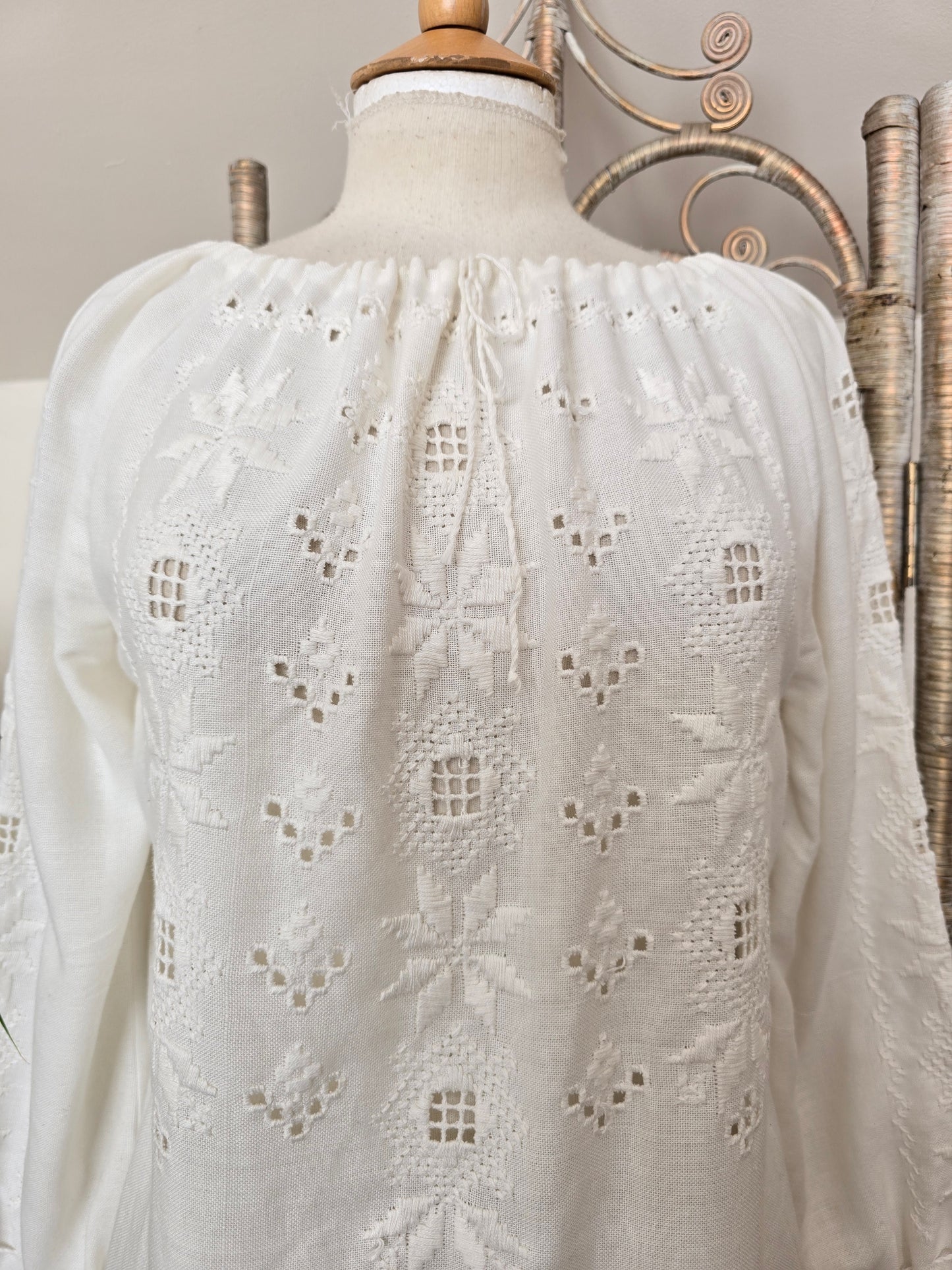 Vintage embroidery anglaise blouse