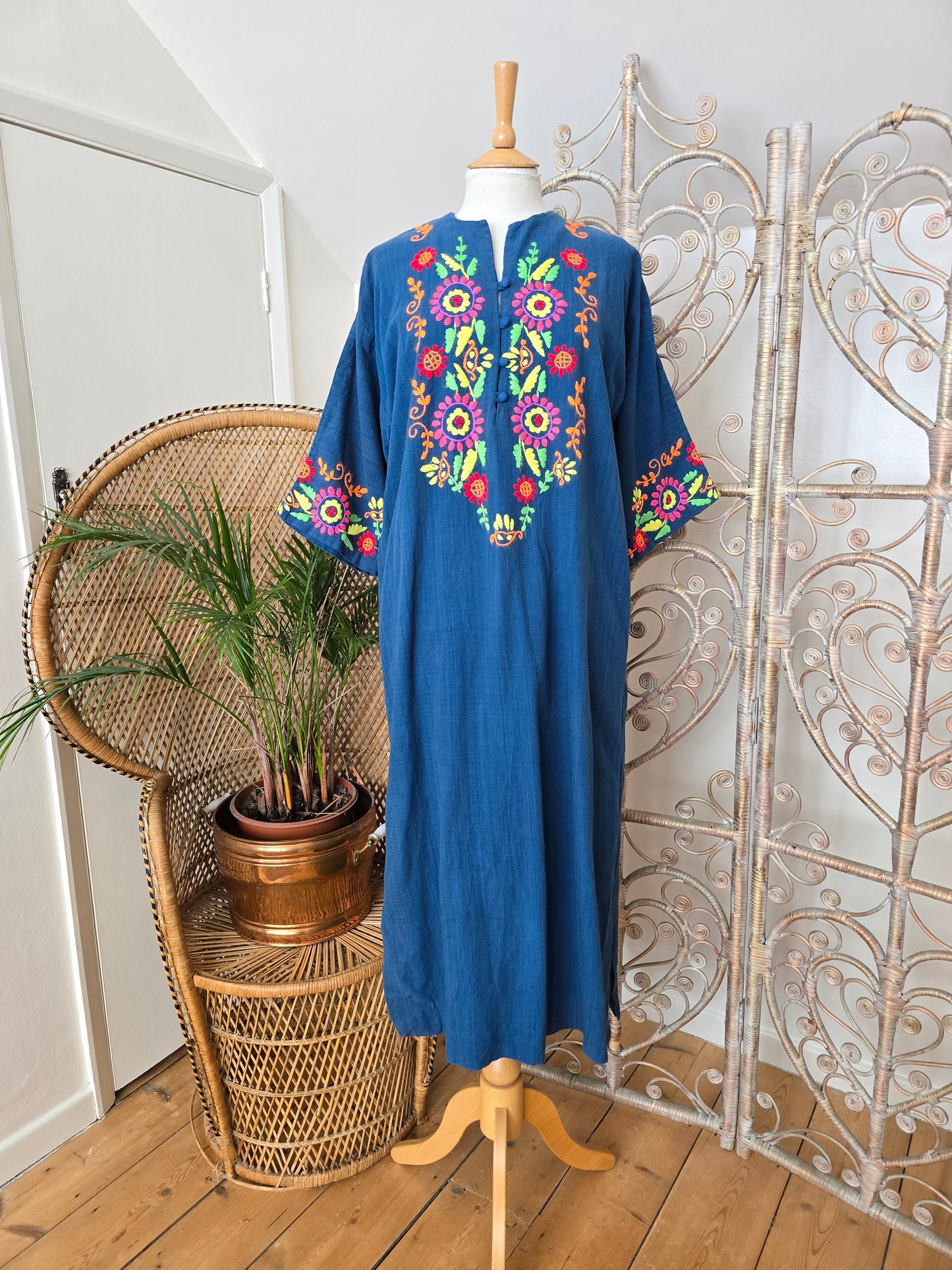Vintage embroidered Mexican dress