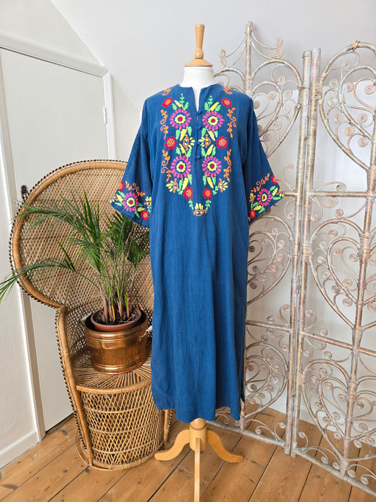 Vintage embroidered Mexican dress