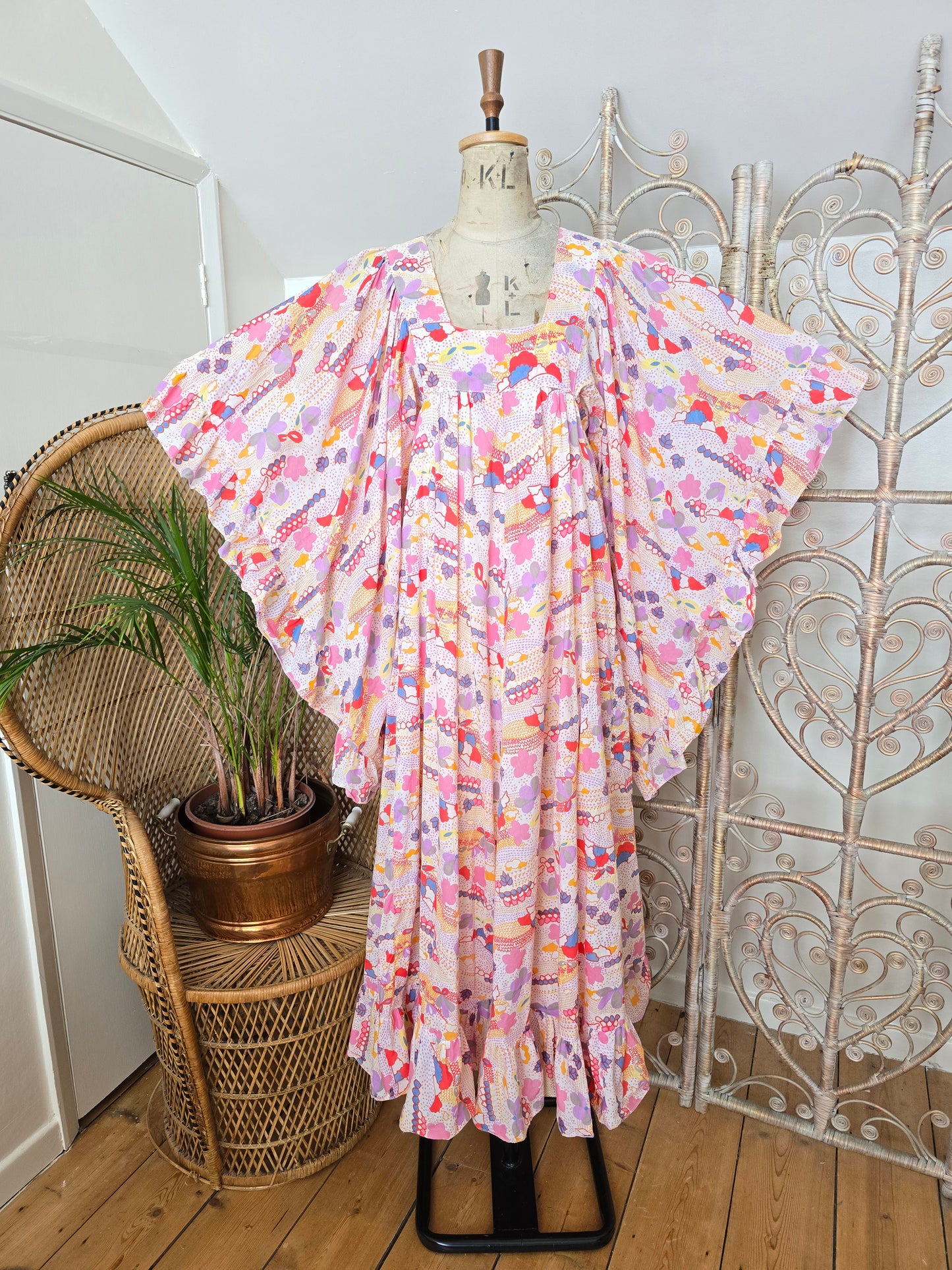 Vintage angel sleeves dress