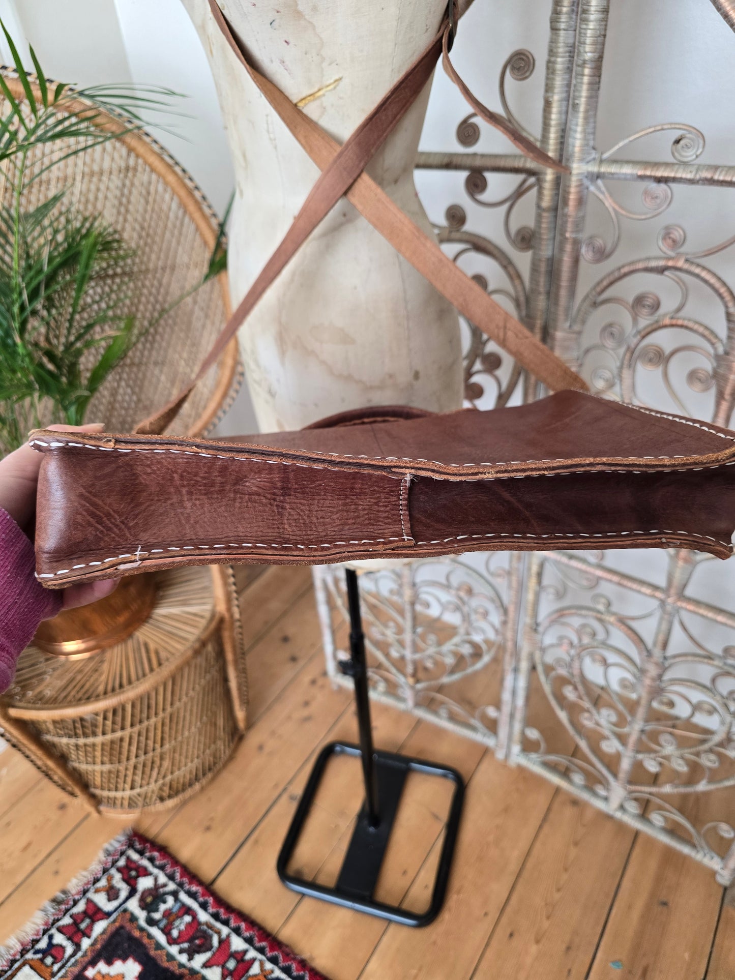 Vintage leather shoulder bag