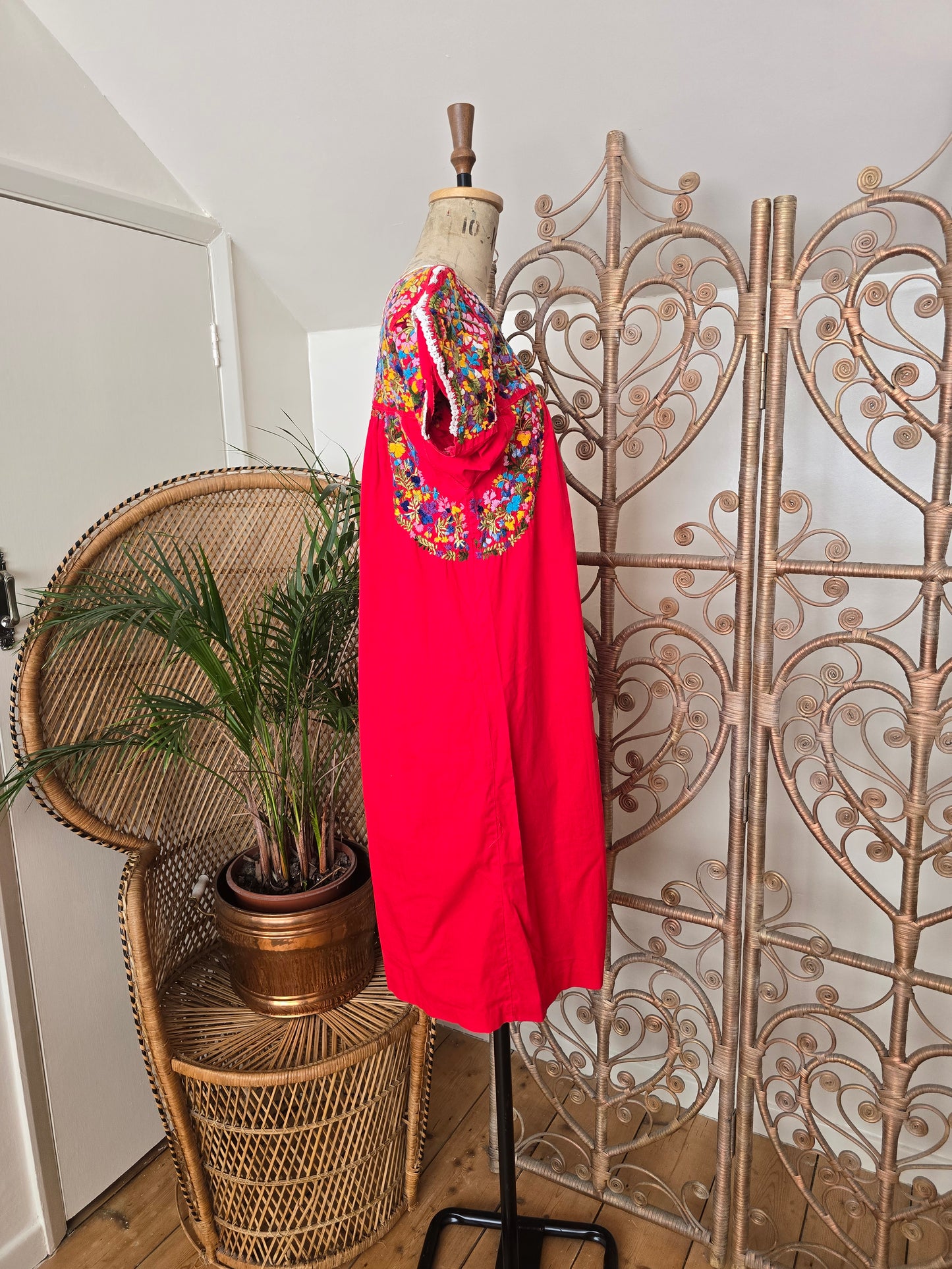 Vintage embroidered mexican dress