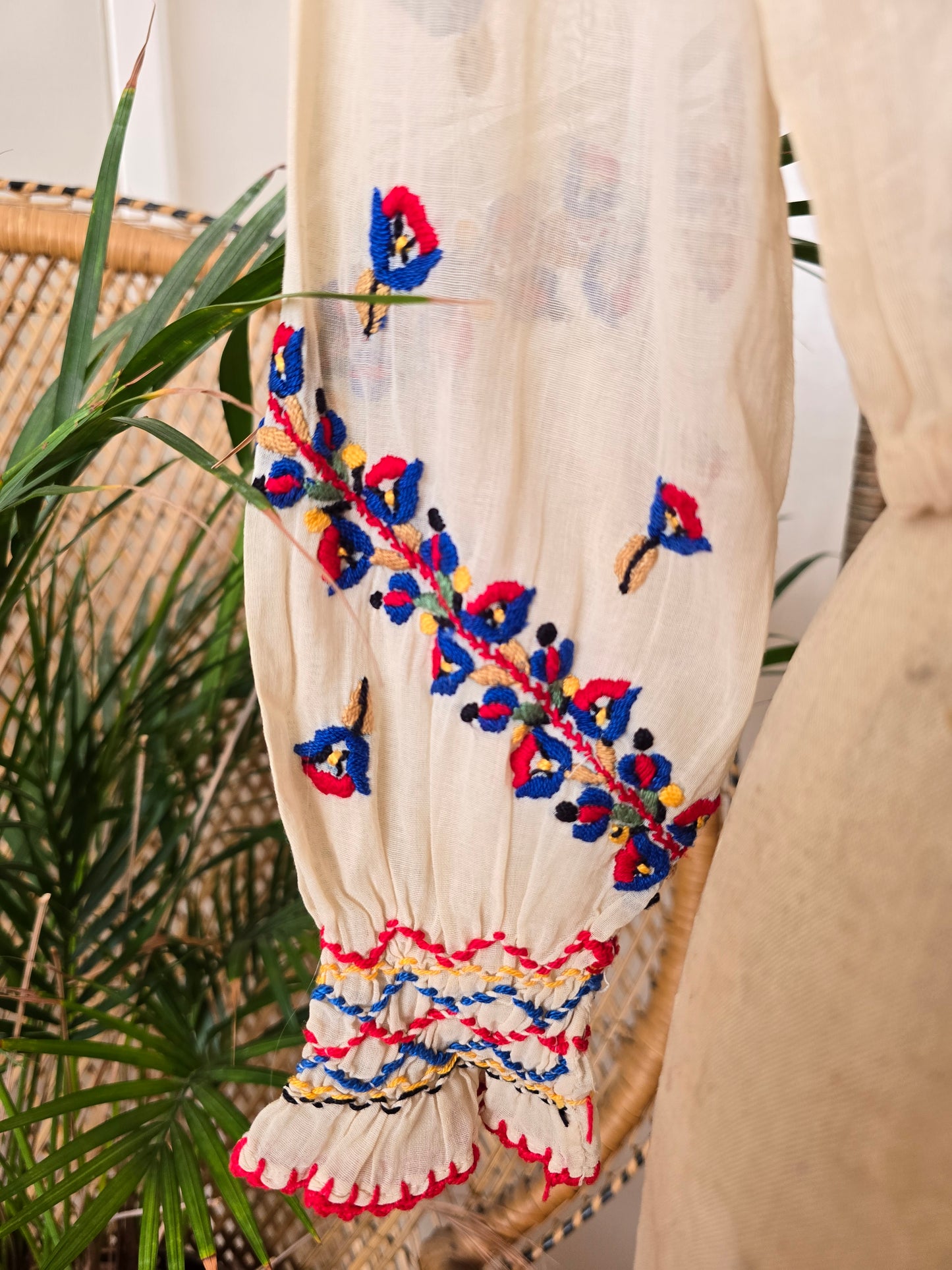 Vintage 30s/40s Hungarian embroidered blouse