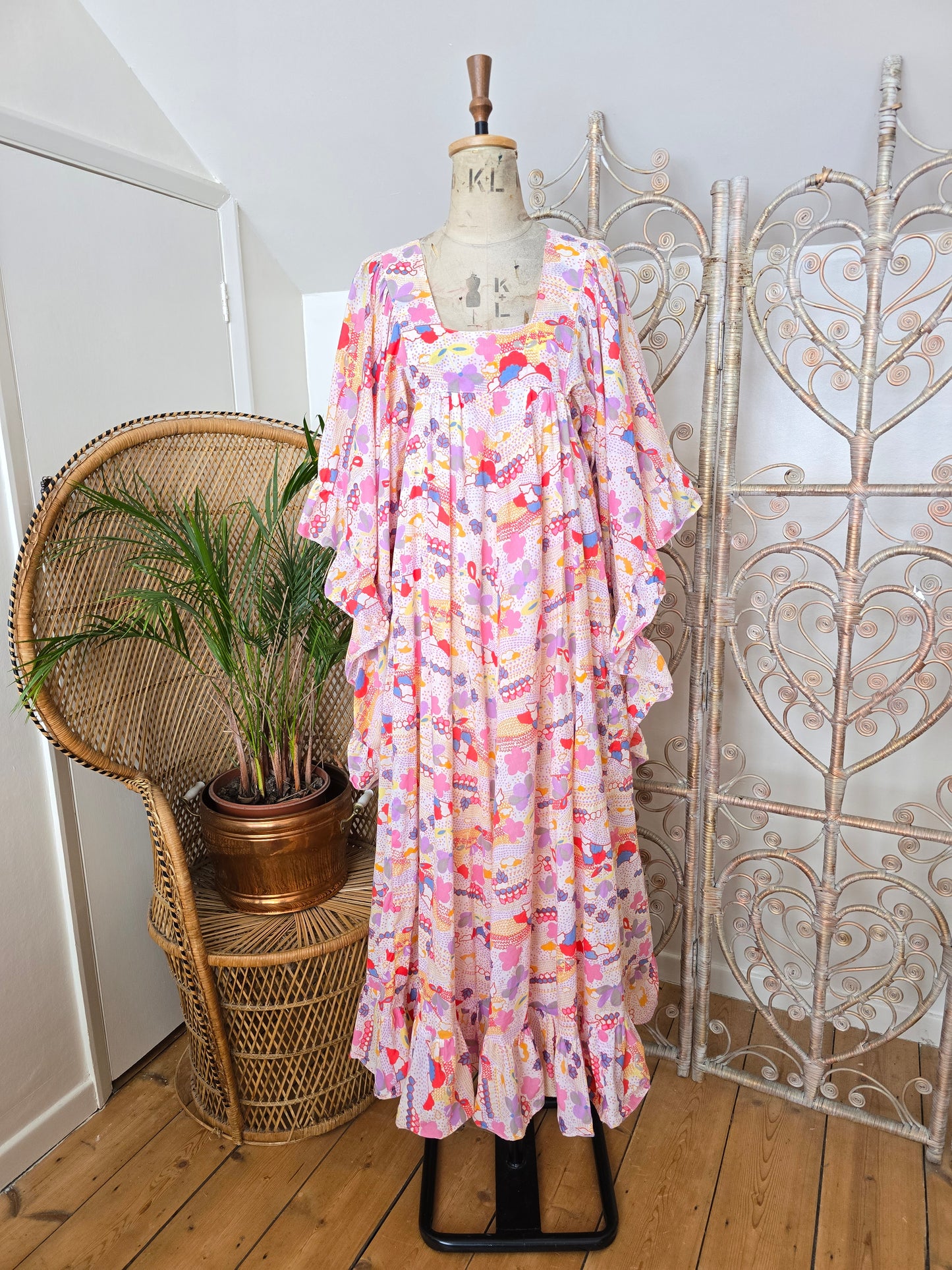 Vintage angel sleeves dress