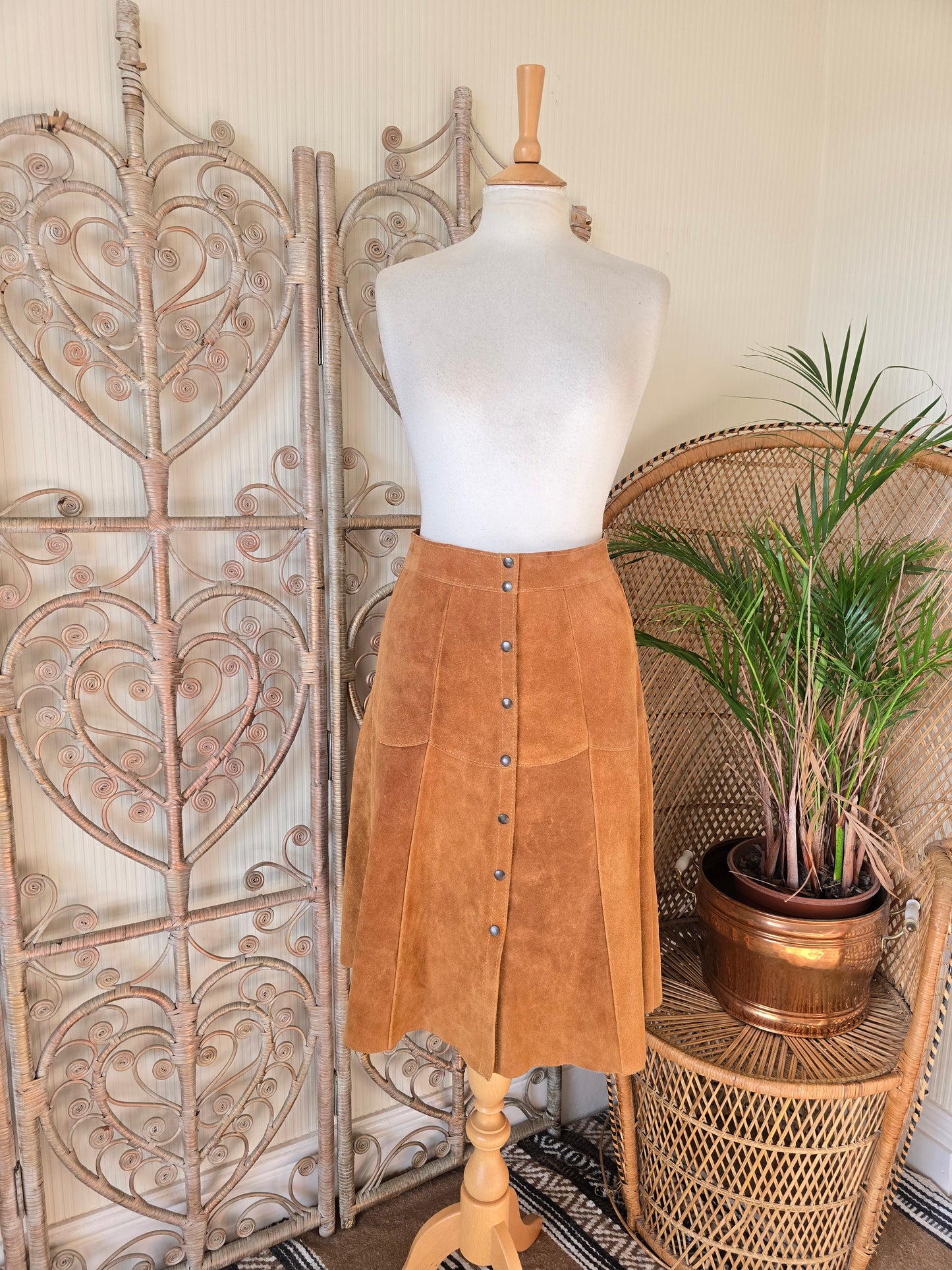 Vintage suede skirt w27.5"