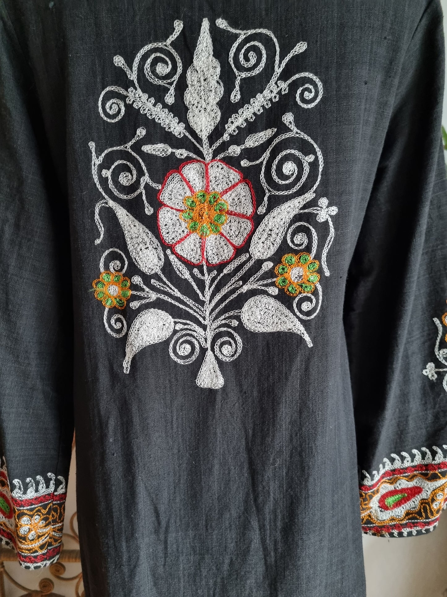 Vintage embroidered Souk Indian 70s kaftan dress