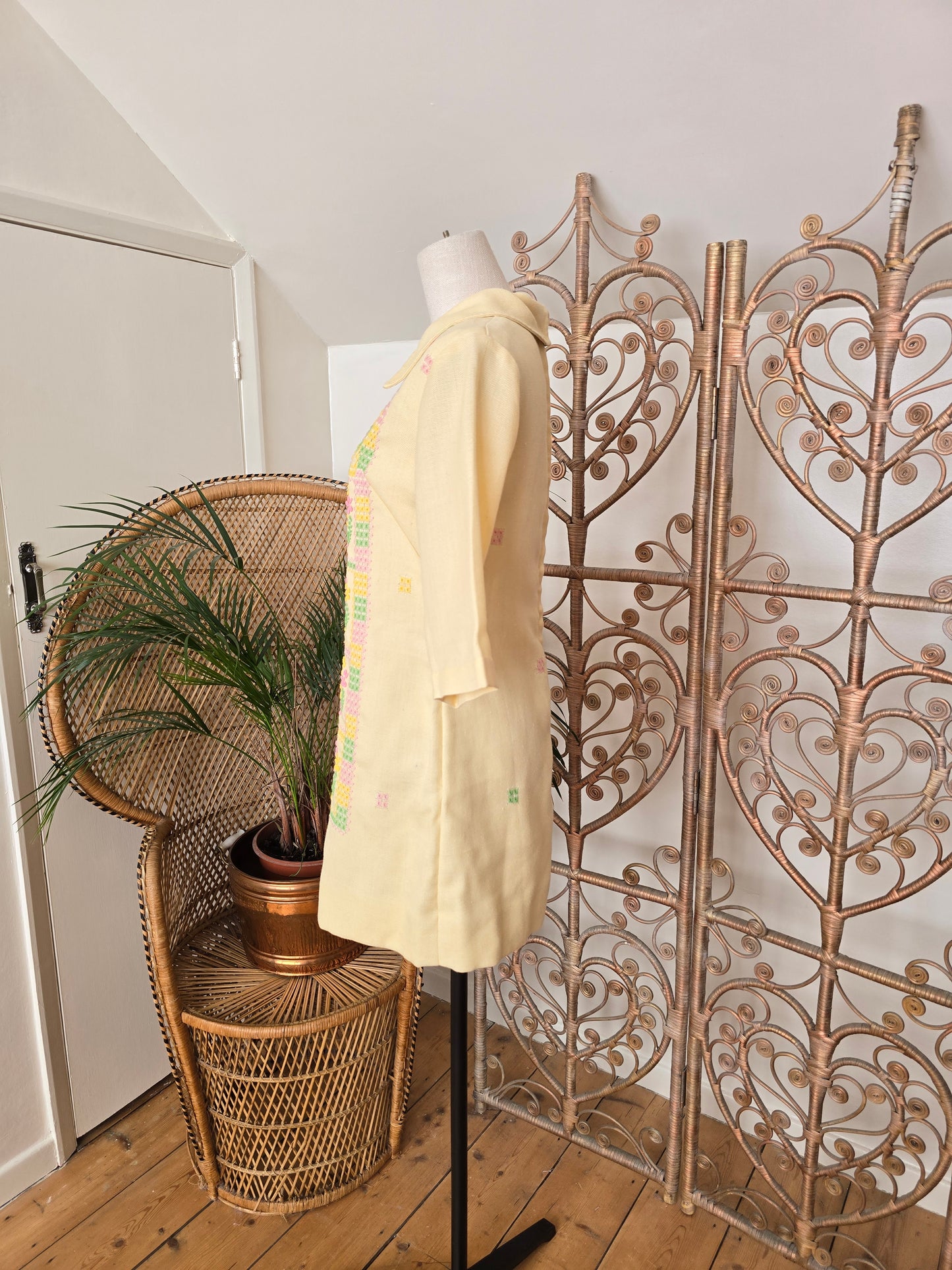 Vintage embroidered 50s 60s dress
