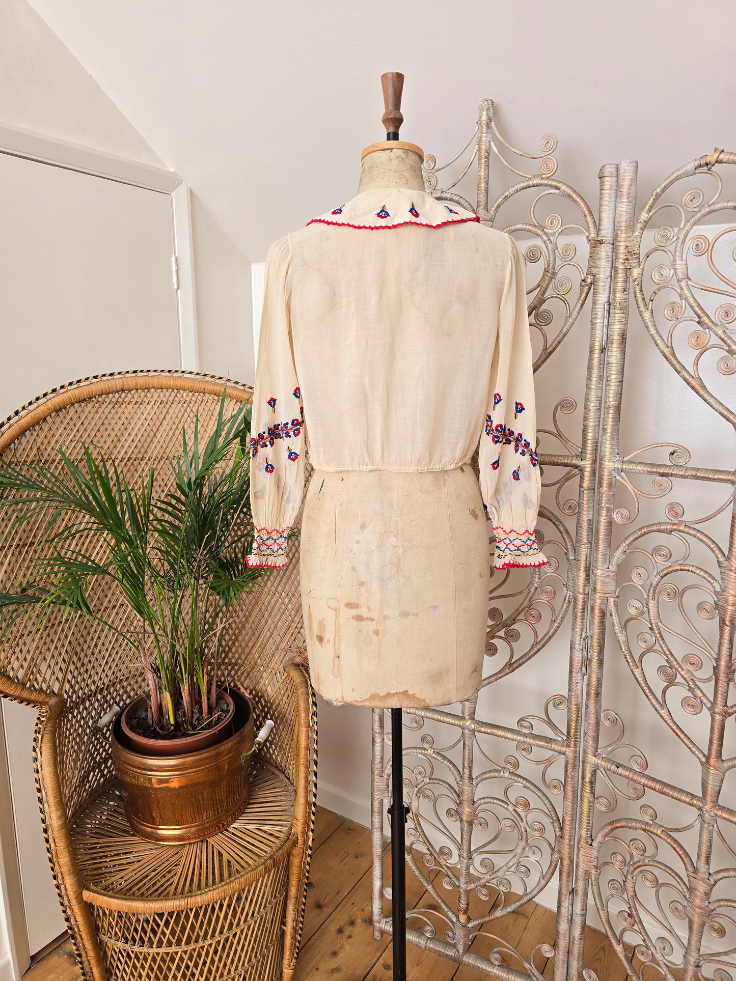 Vintage 30s/40s Hungarian embroidered blouse