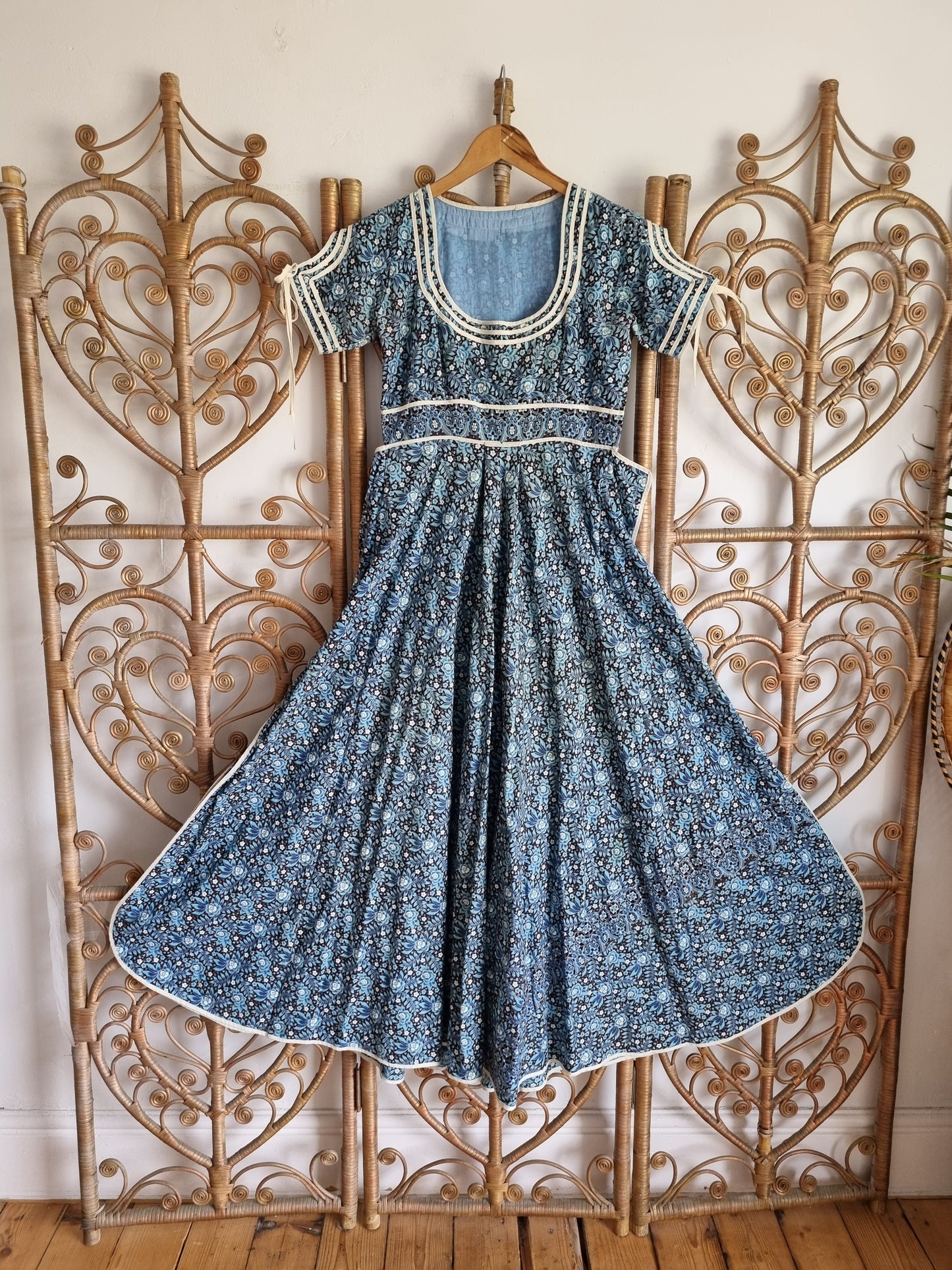 Vintage prairie dress S