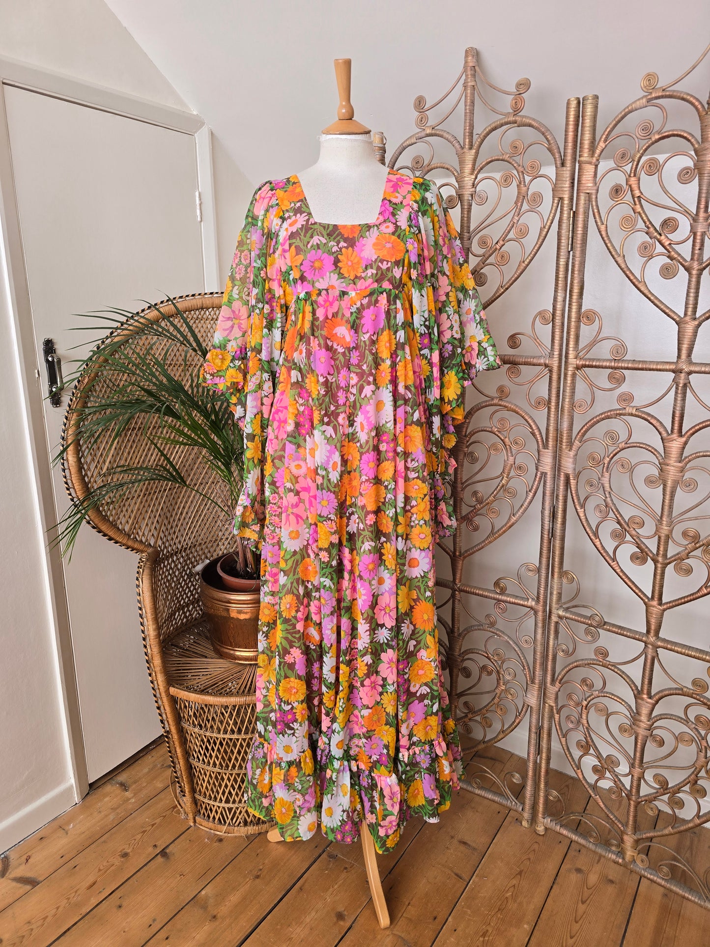 Vintage angel sleeves dress