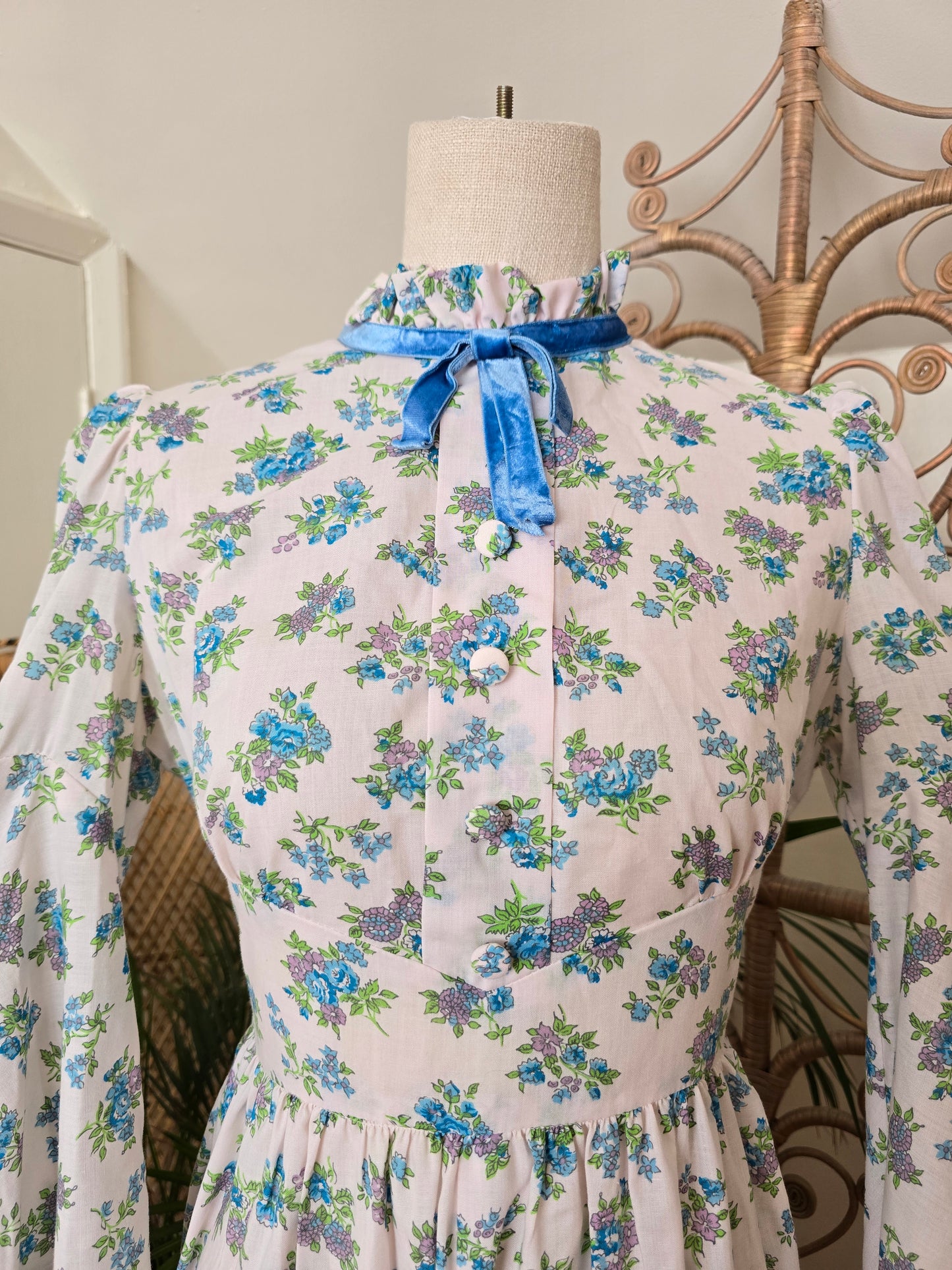 Vintage angel sleeves dress