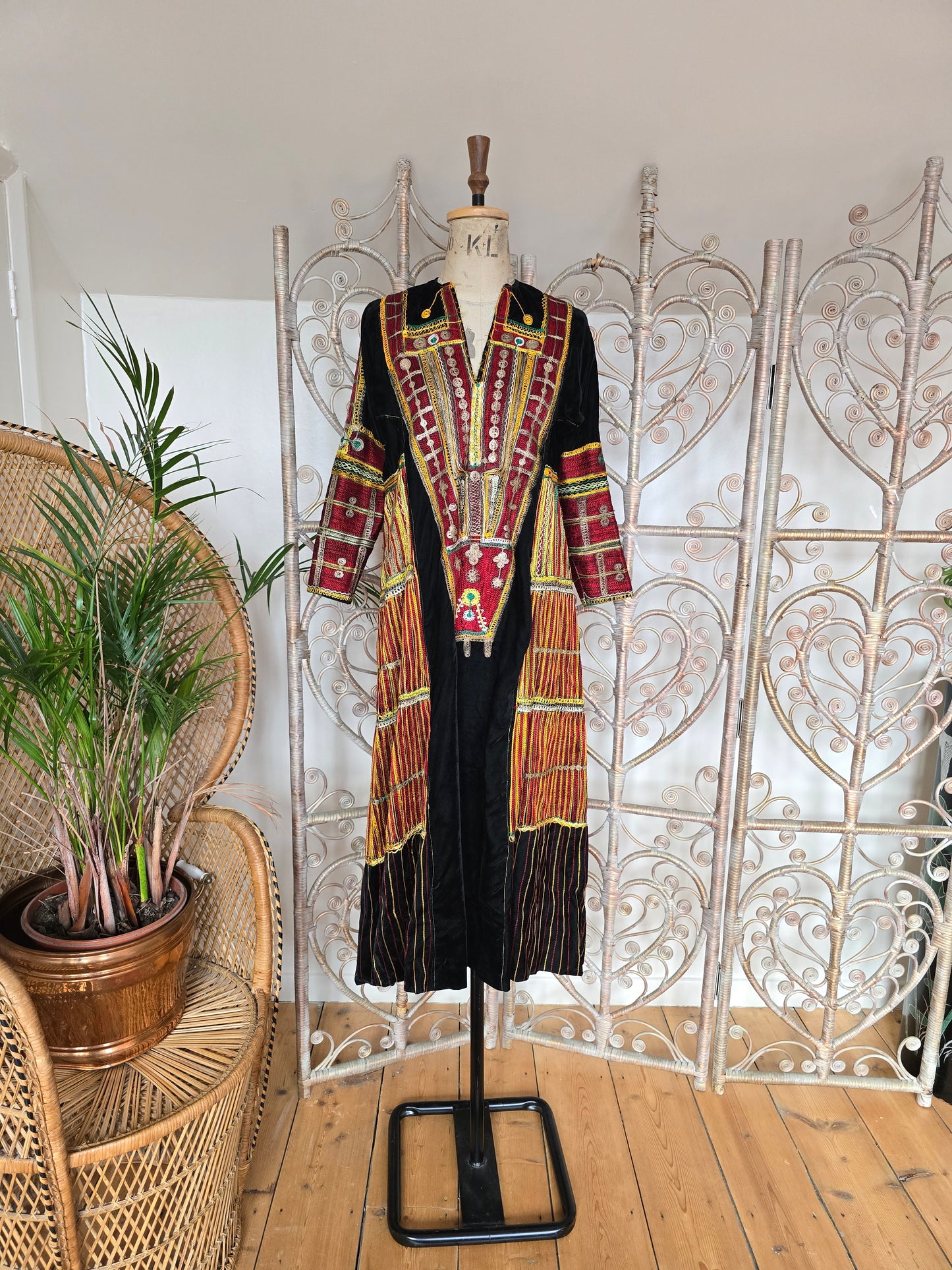 Vintage Saudi Arabian embroidered velvet kaftan dress XS
