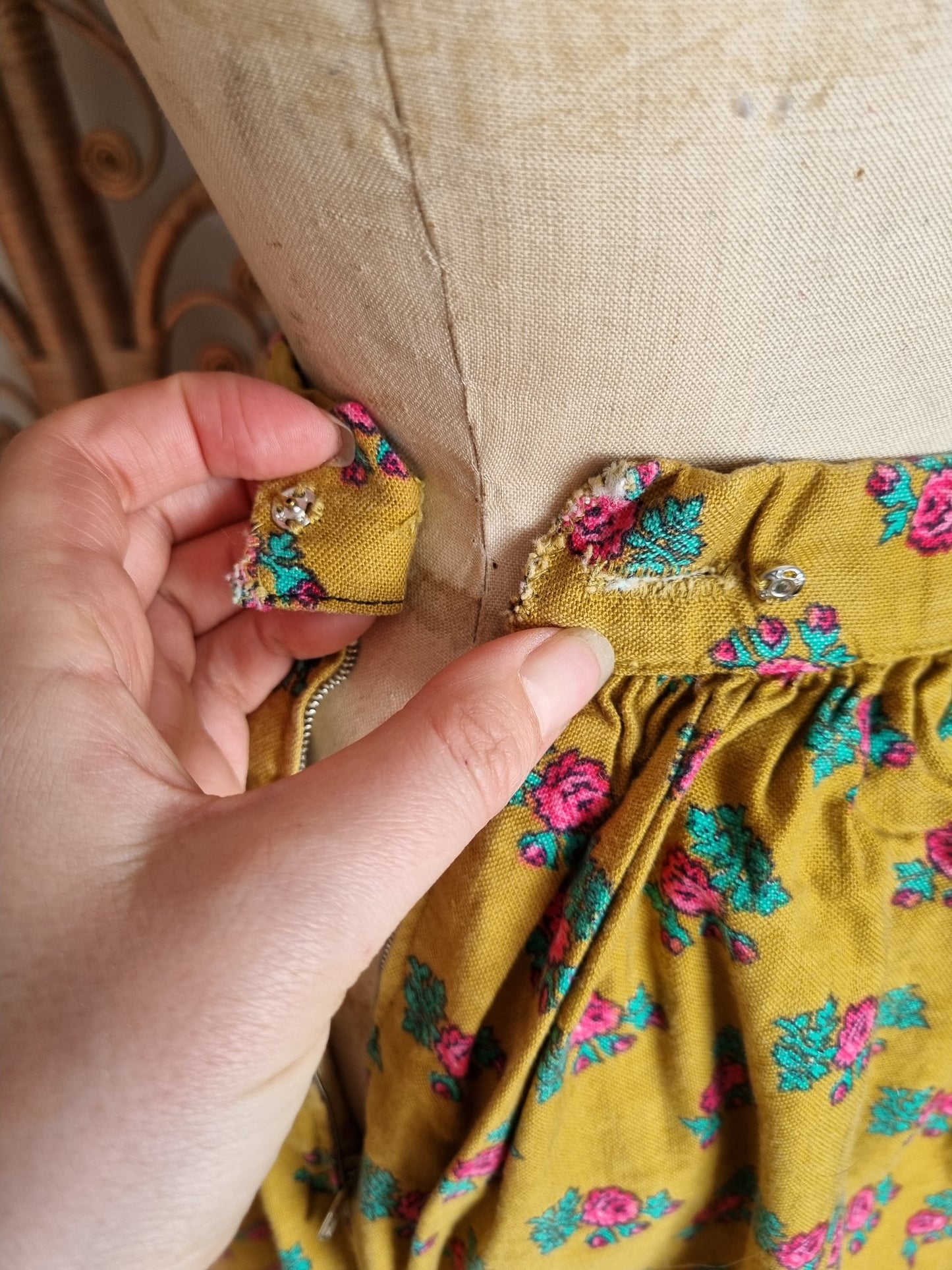 Vintage floral 50s midi skirt