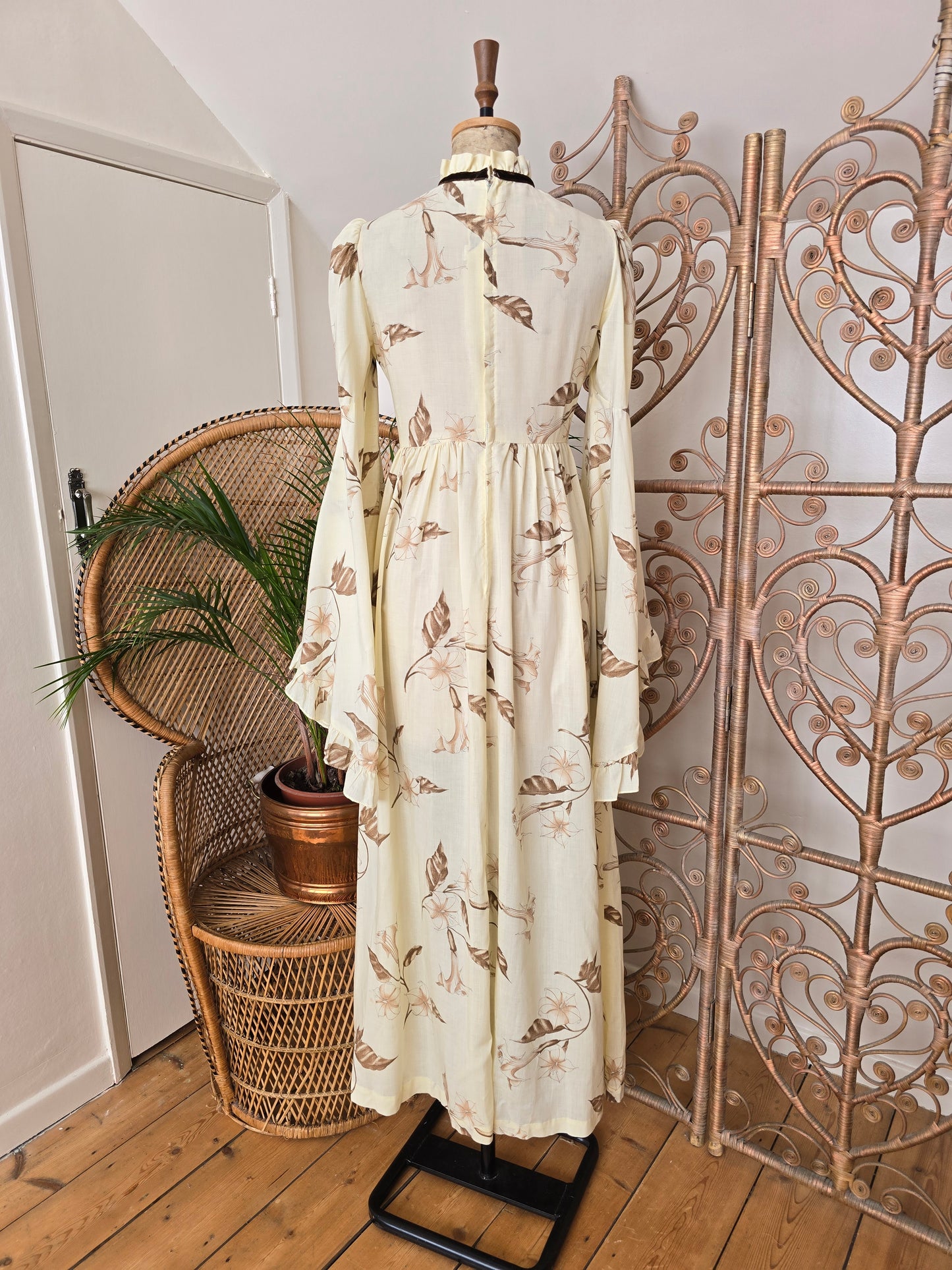 Vintage angel sleeves dress