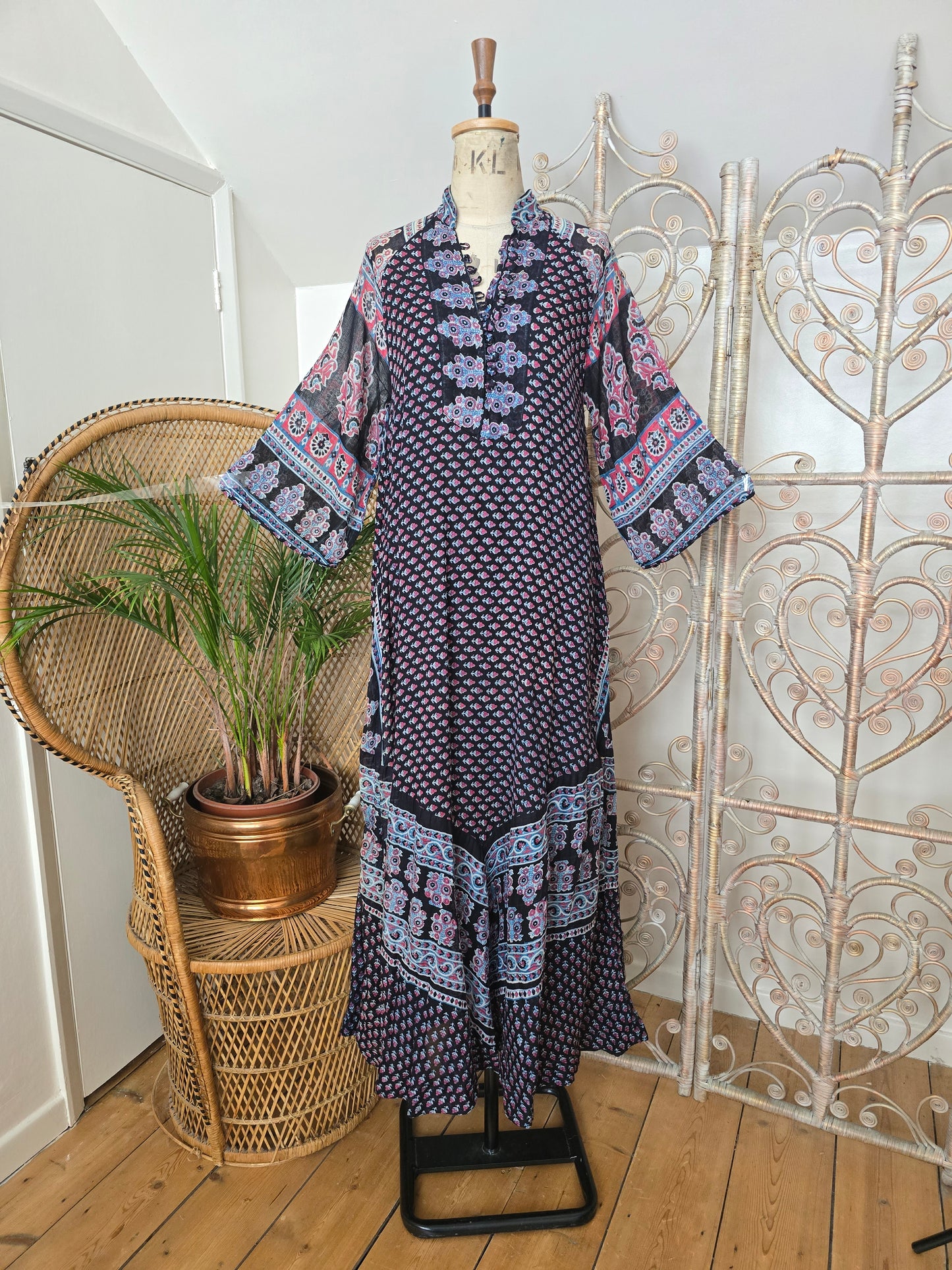 Vintage Ayesha Davar indian 70s dress