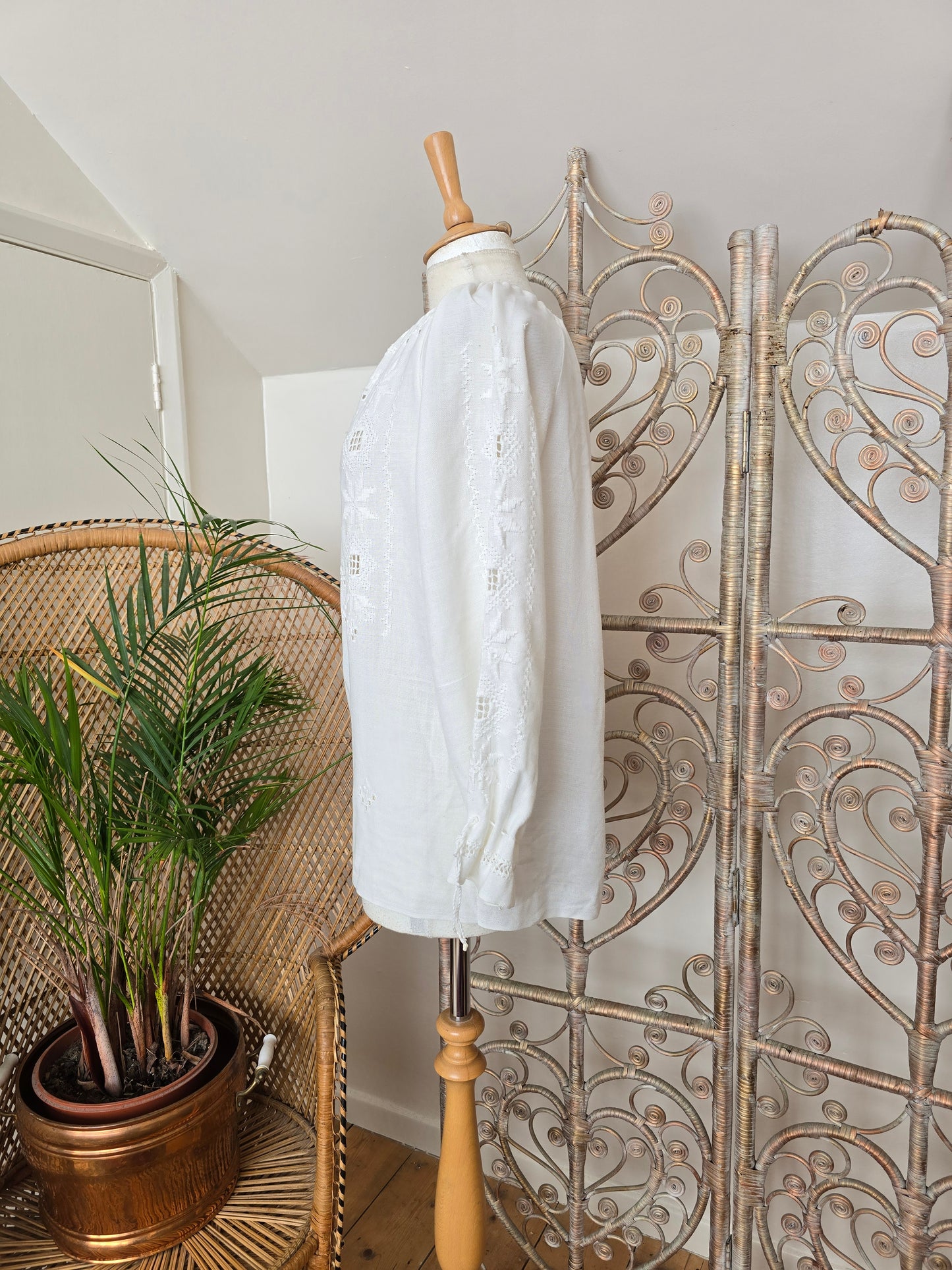 Vintage embroidery anglaise blouse