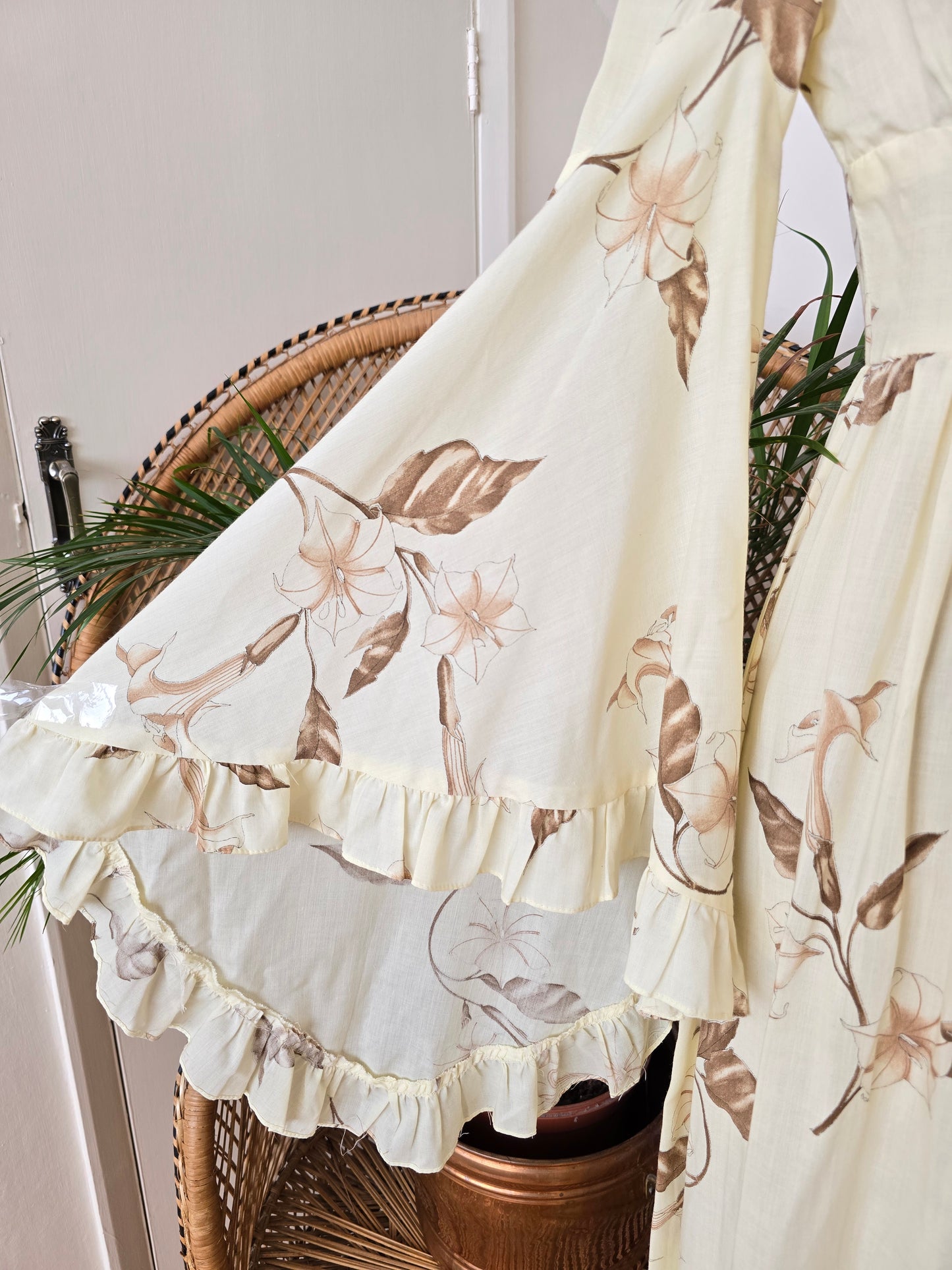Vintage angel sleeves dress