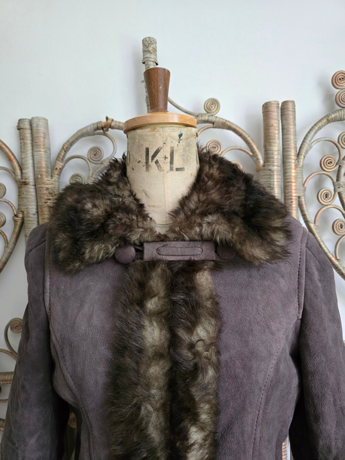 Vintage embroidered sheepskin 70s coat S