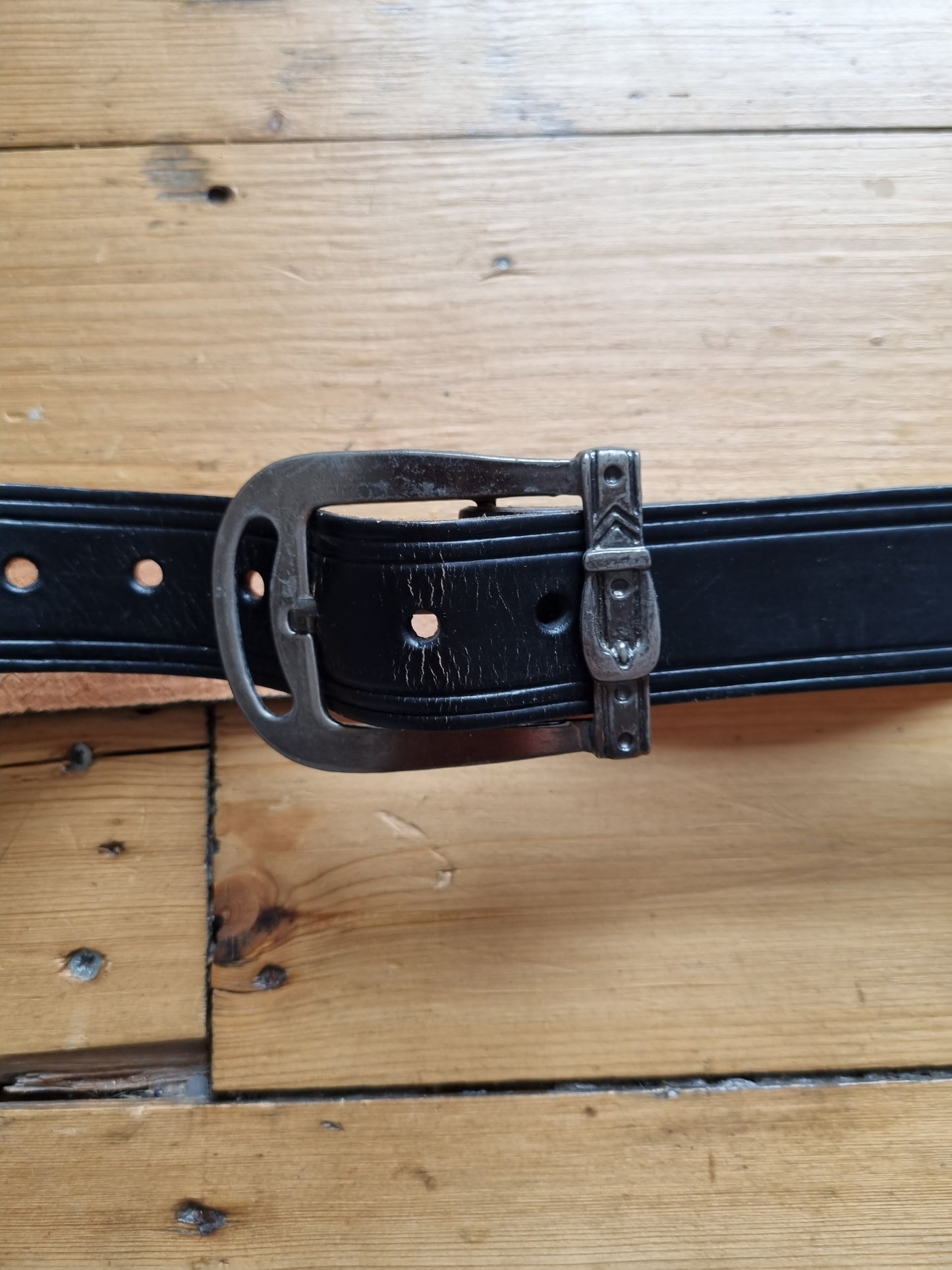 Vintage buckle leather belt