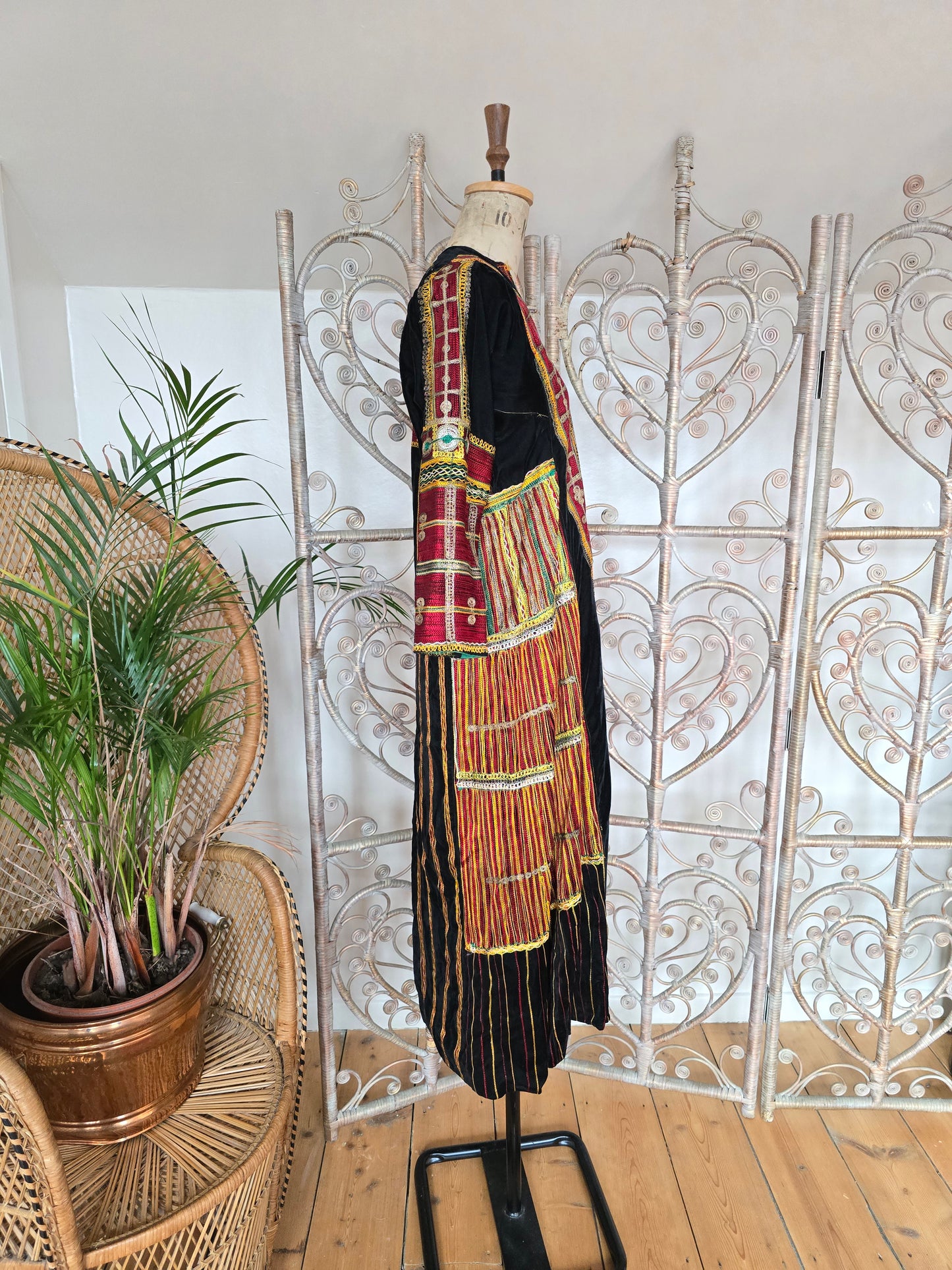 Vintage Saudi Arabian embroidered velvet kaftan dress XS