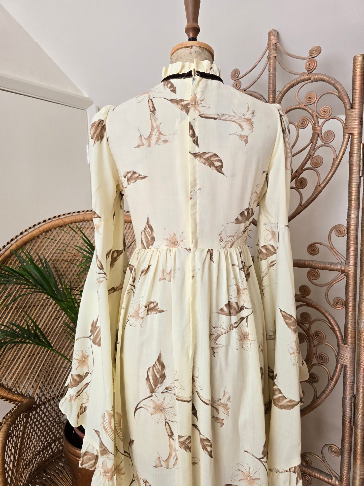 Vintage angel sleeves dress
