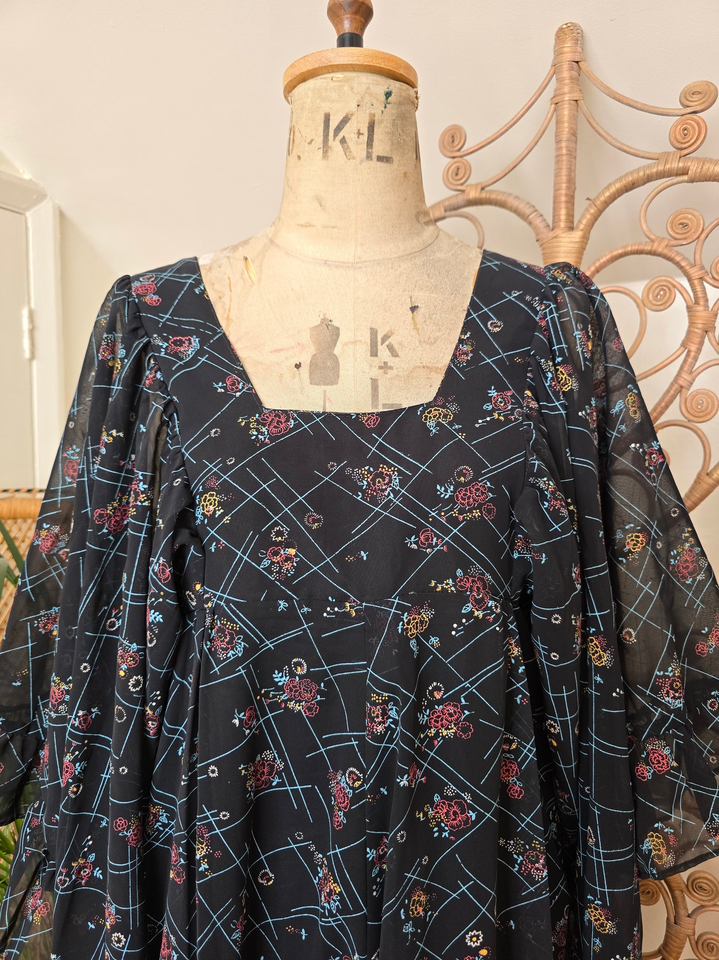 Vintage angel sleeves dress