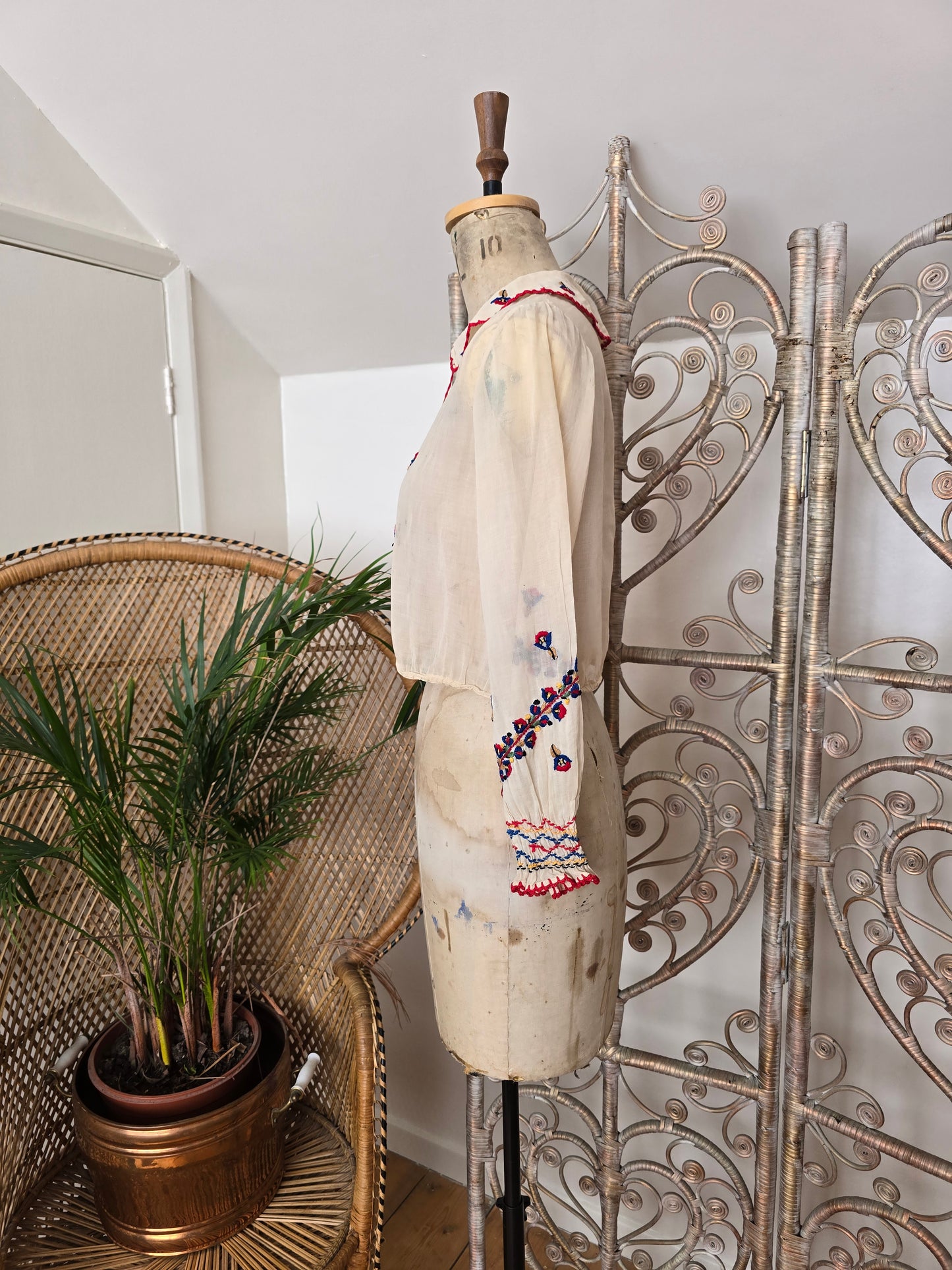 Vintage 30s/40s Hungarian embroidered blouse