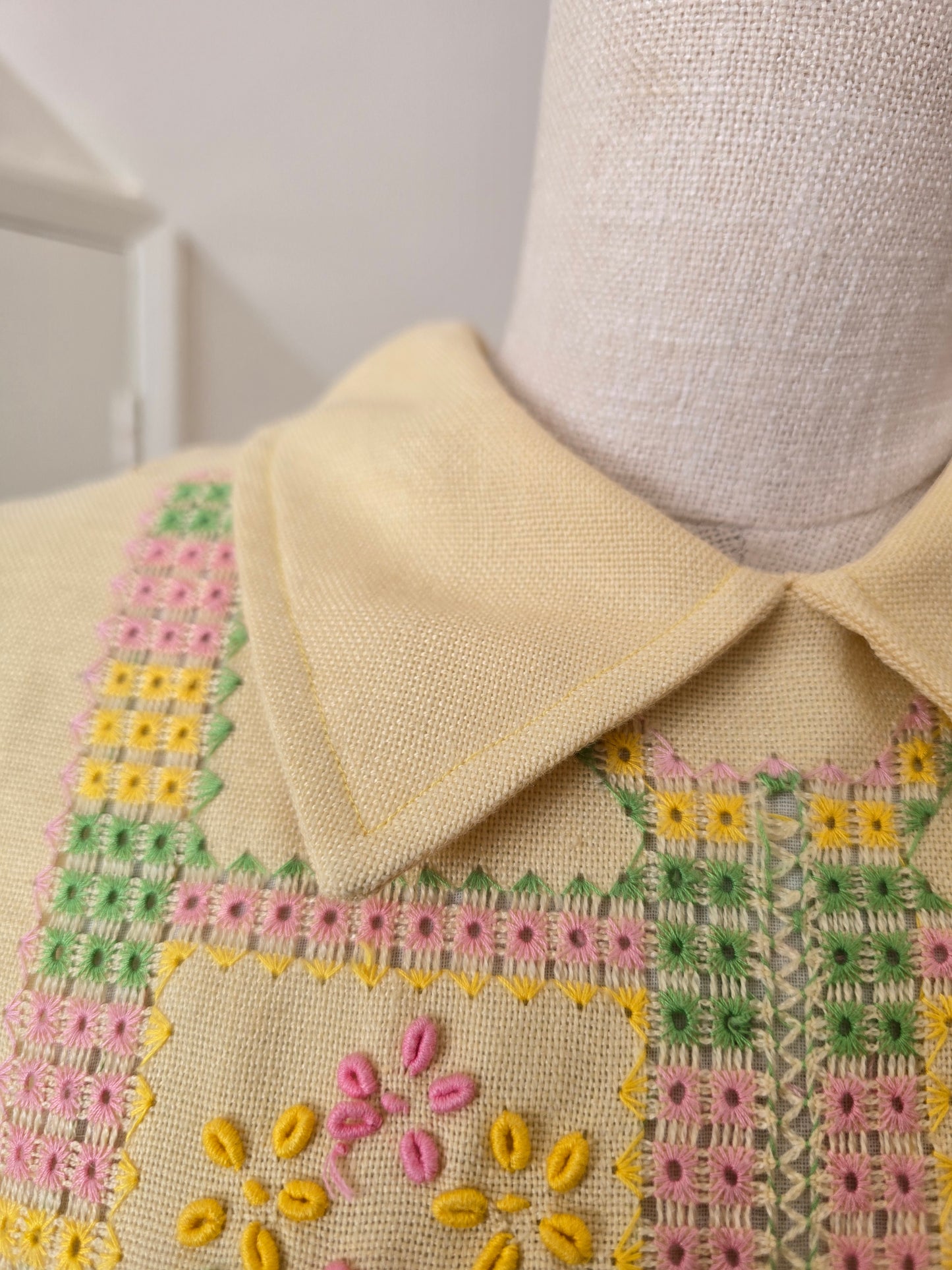 Vintage embroidered 50s 60s dress