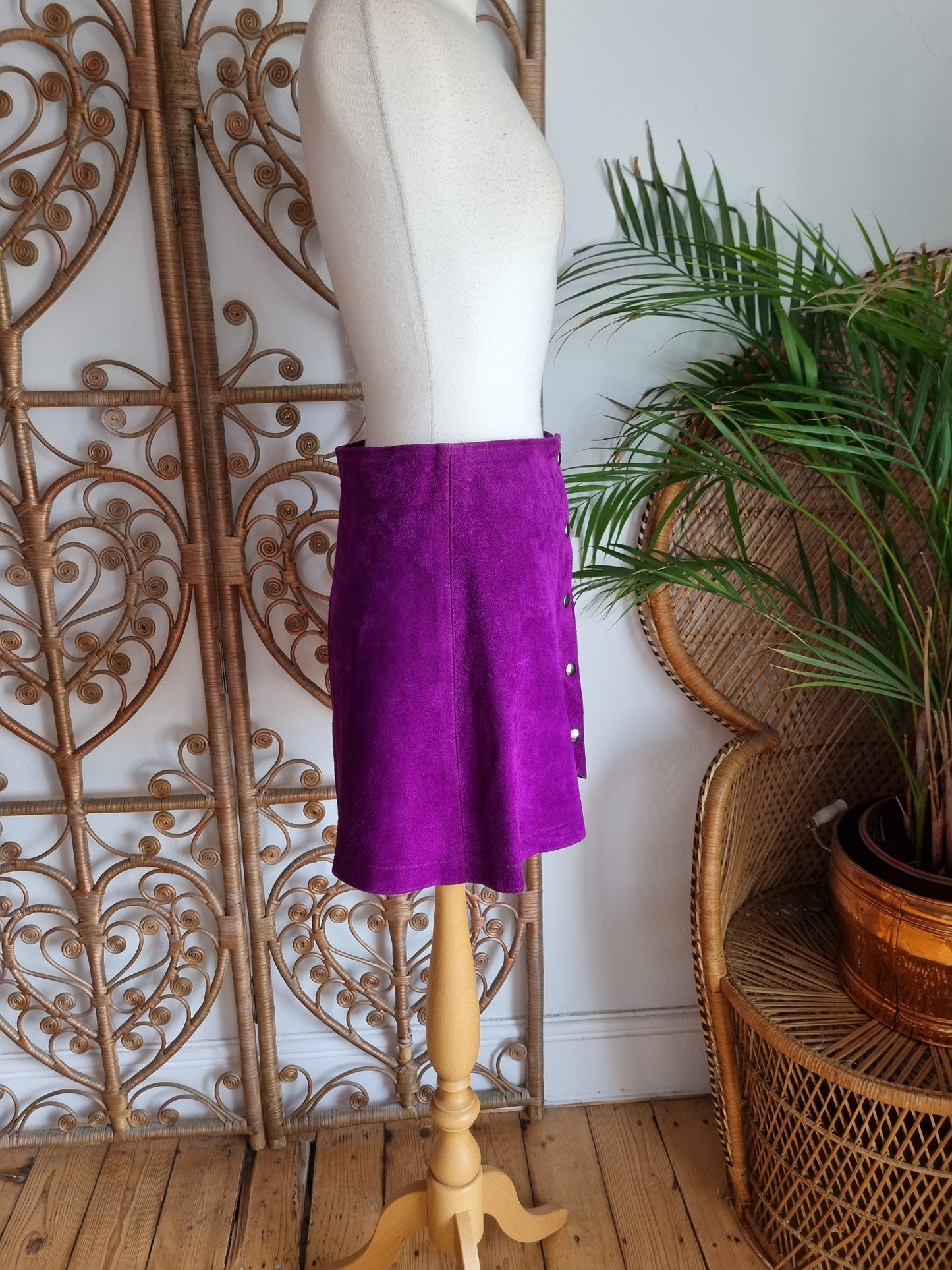 Vintage mini suede skirt w29"