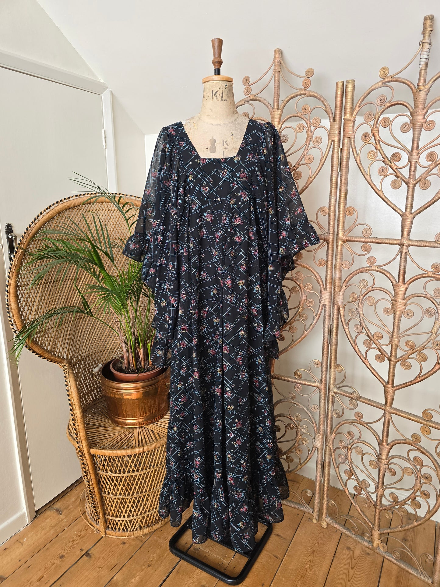 Vintage angel sleeves dress