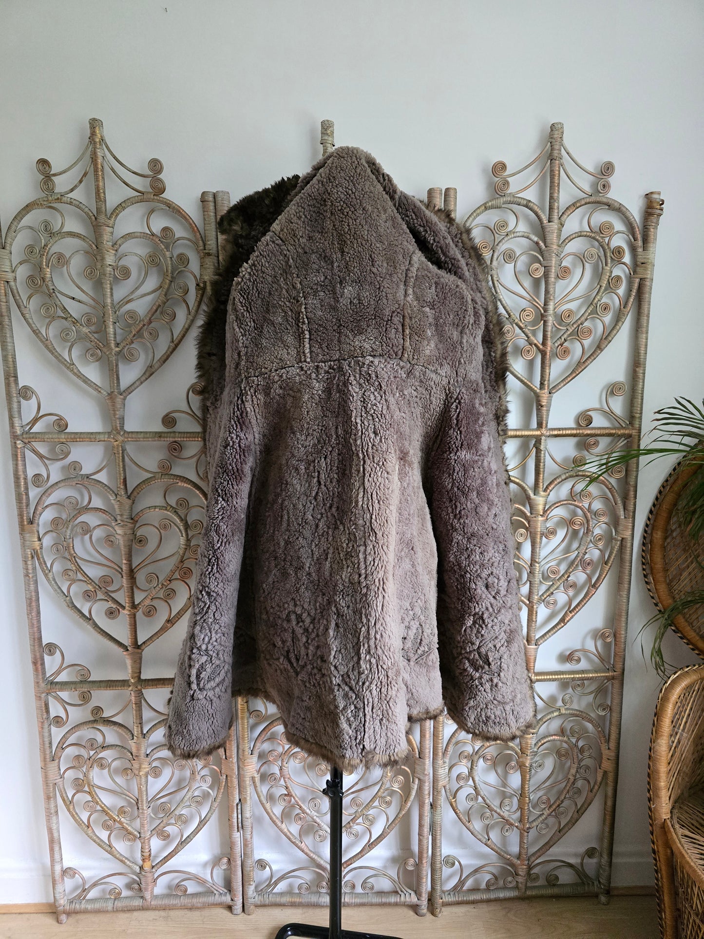 Vintage embroidered sheepskin 70s coat S