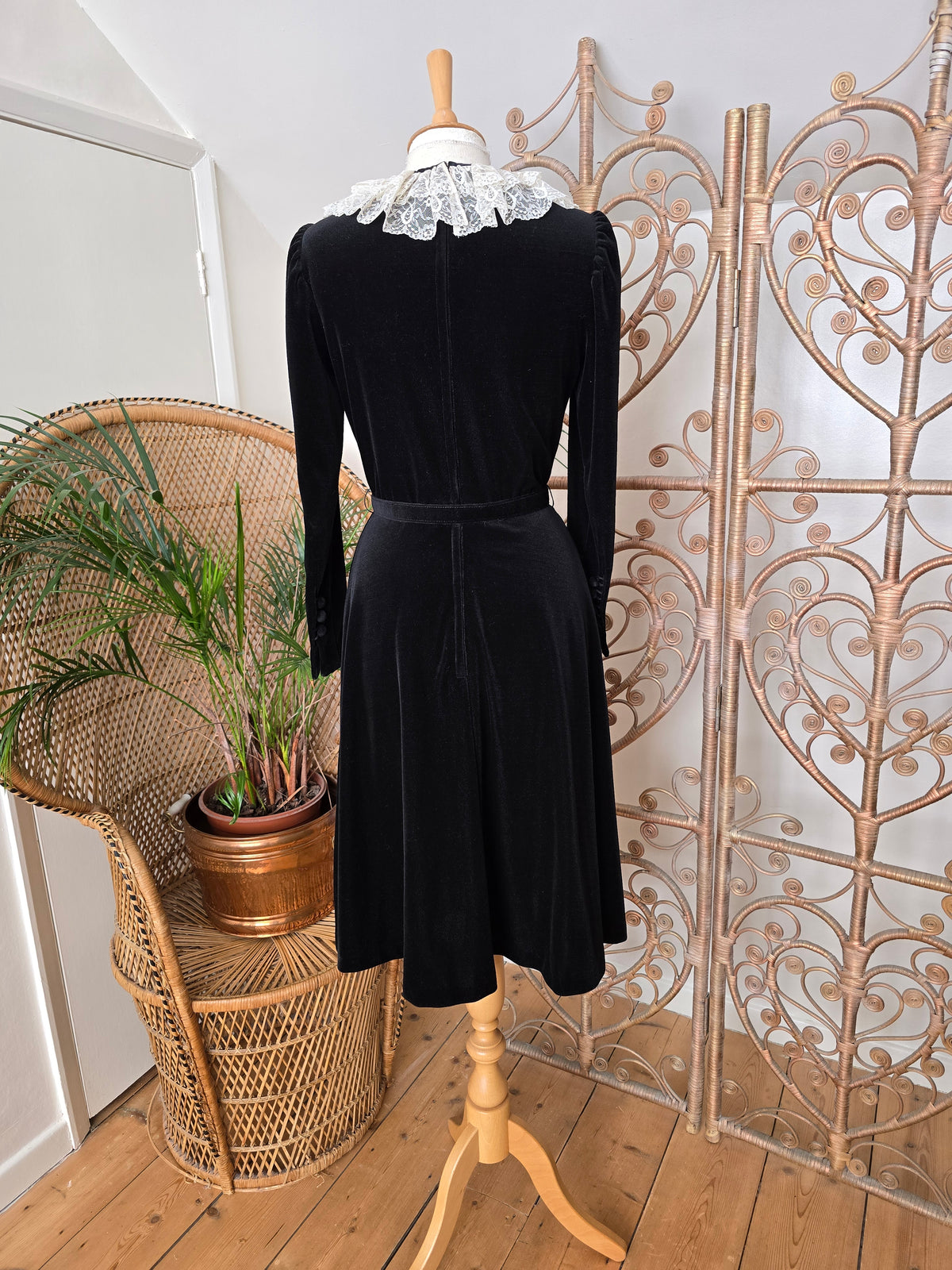 Vintage velvet lace collar dress