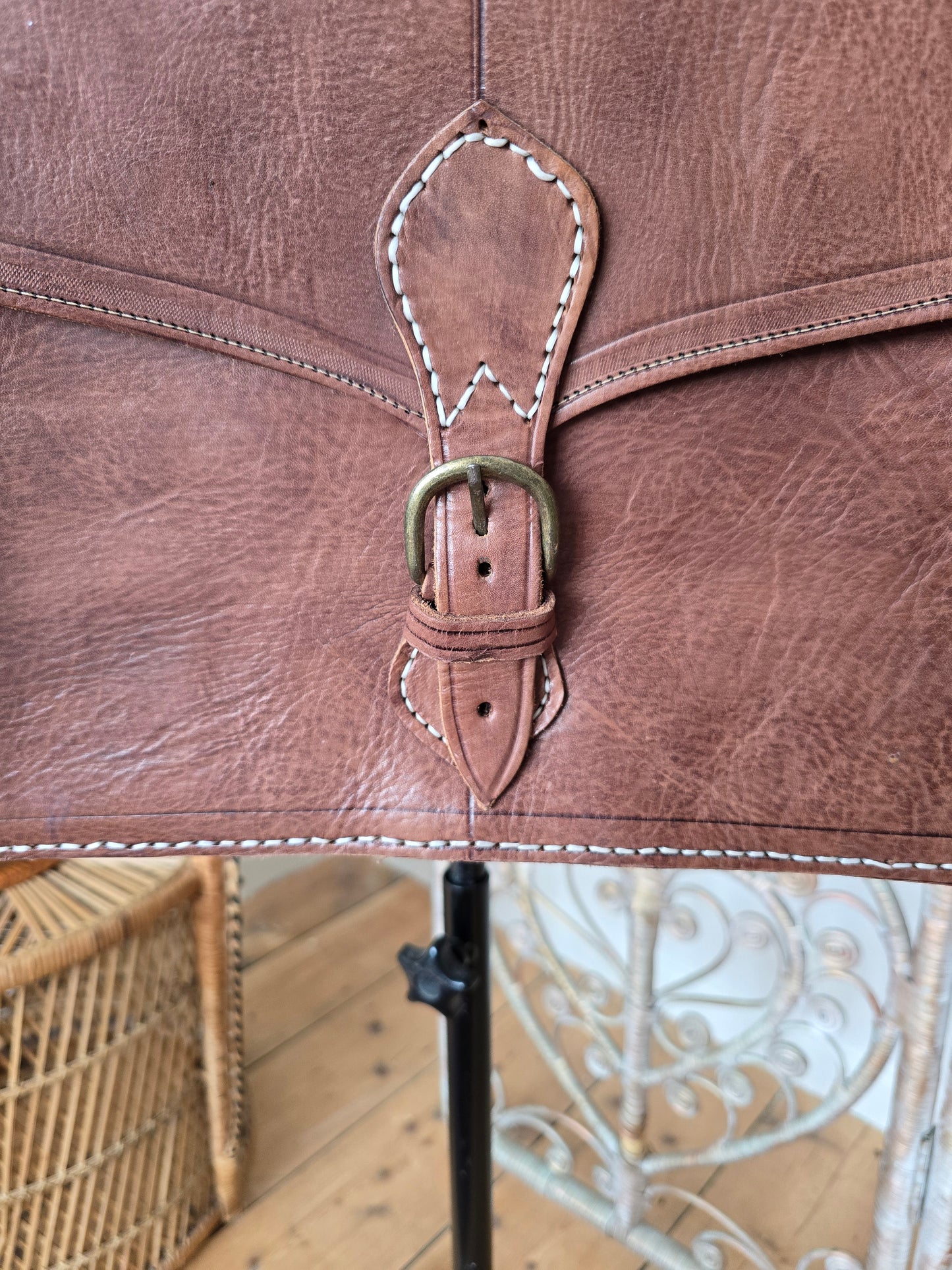 Vintage leather shoulder bag