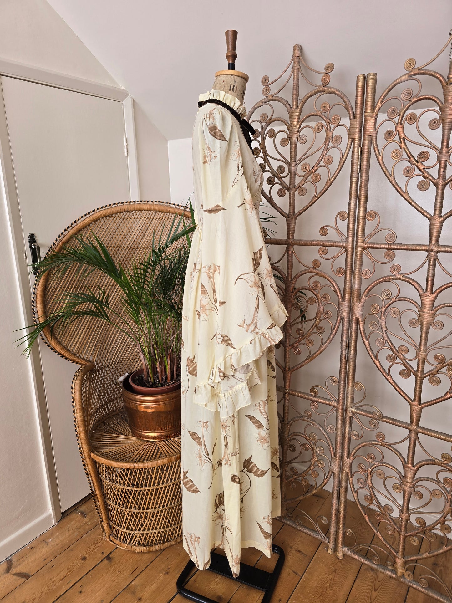 Vintage angel sleeves dress