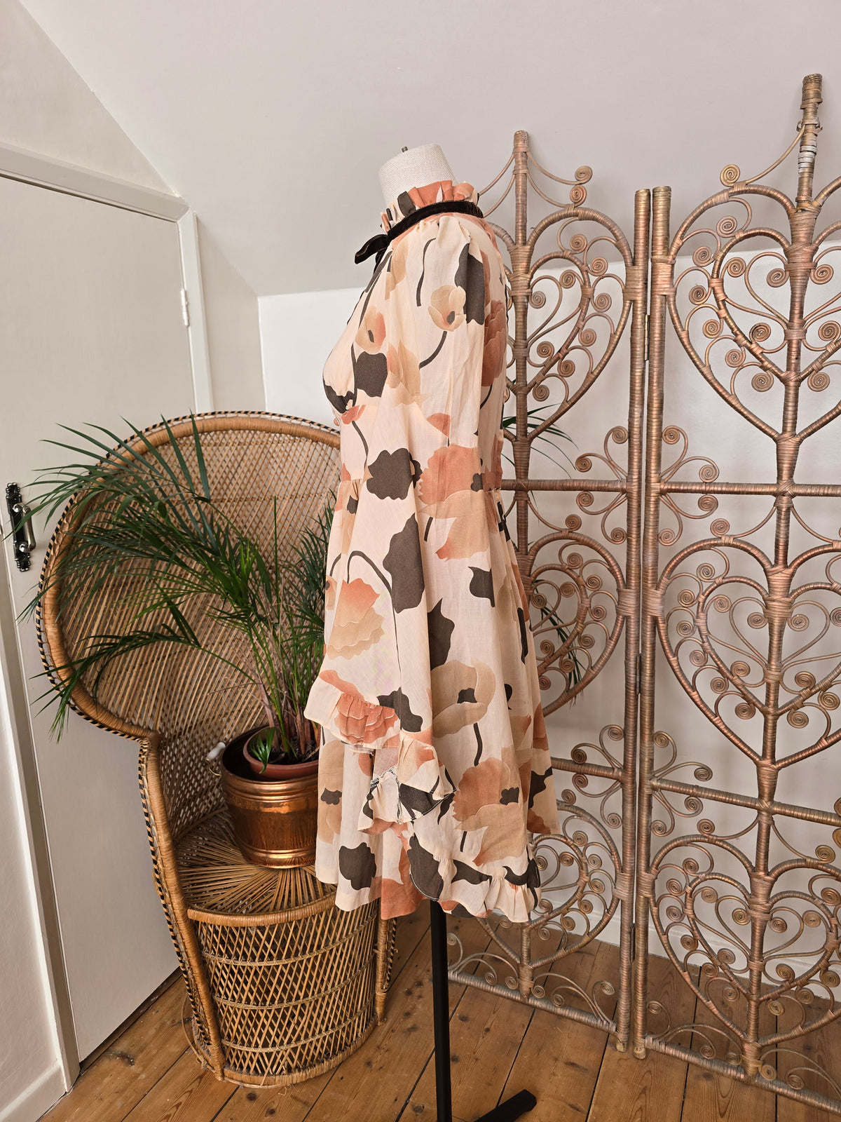 Vintage angel sleeves dress