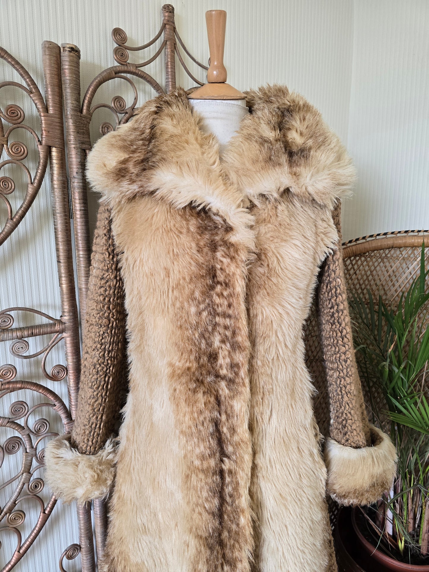 Vintage Astraka faux fur coat S