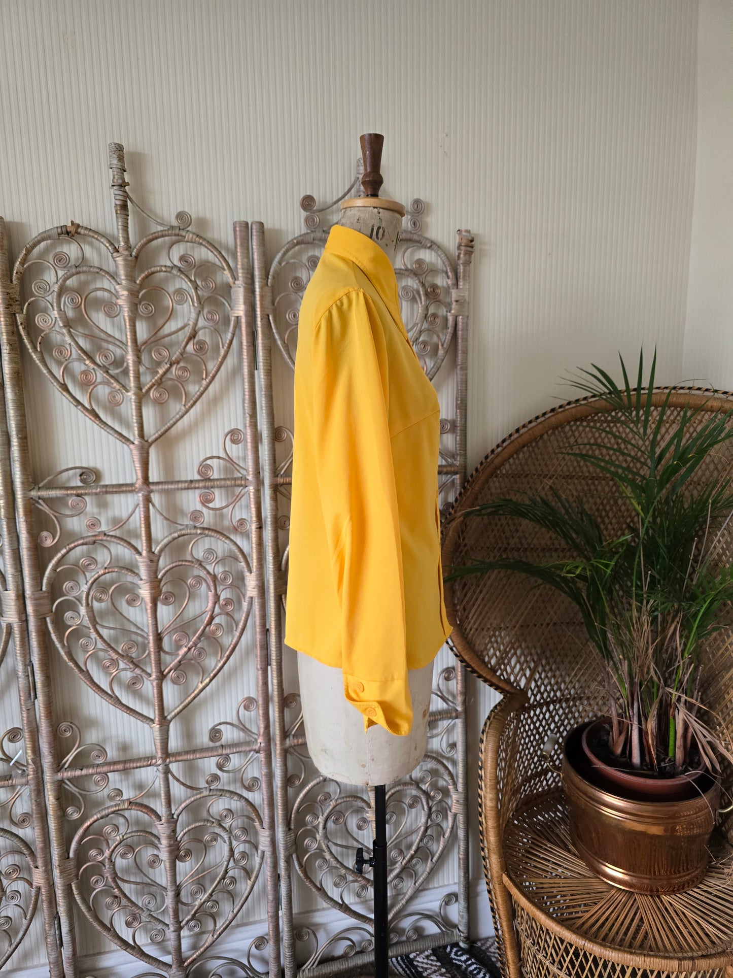 Vintage yellow peak collar blouse