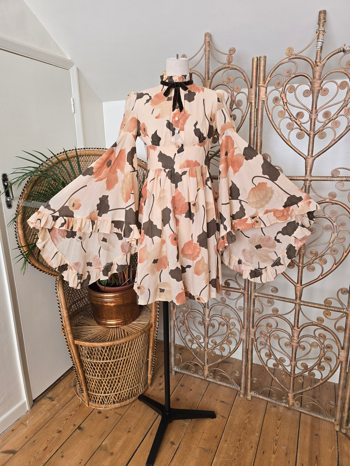 Vintage angel sleeves dress