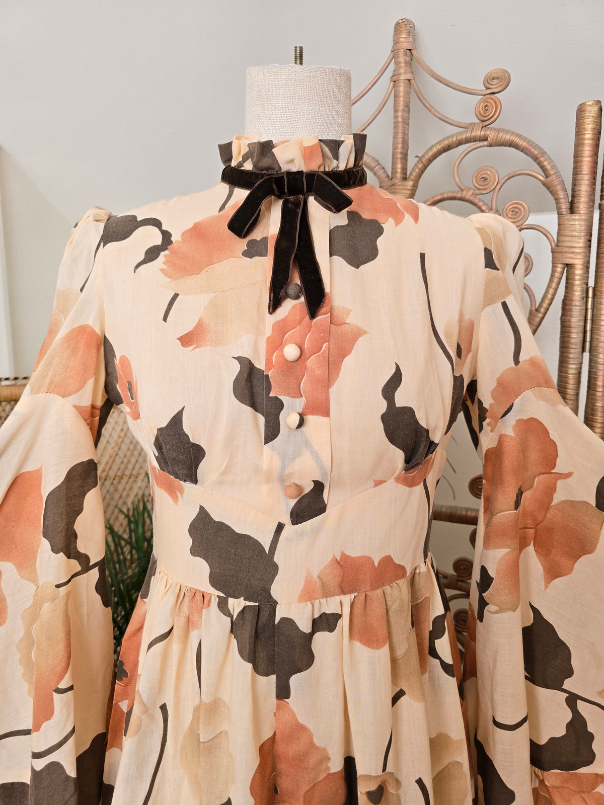 Vintage angel sleeves dress