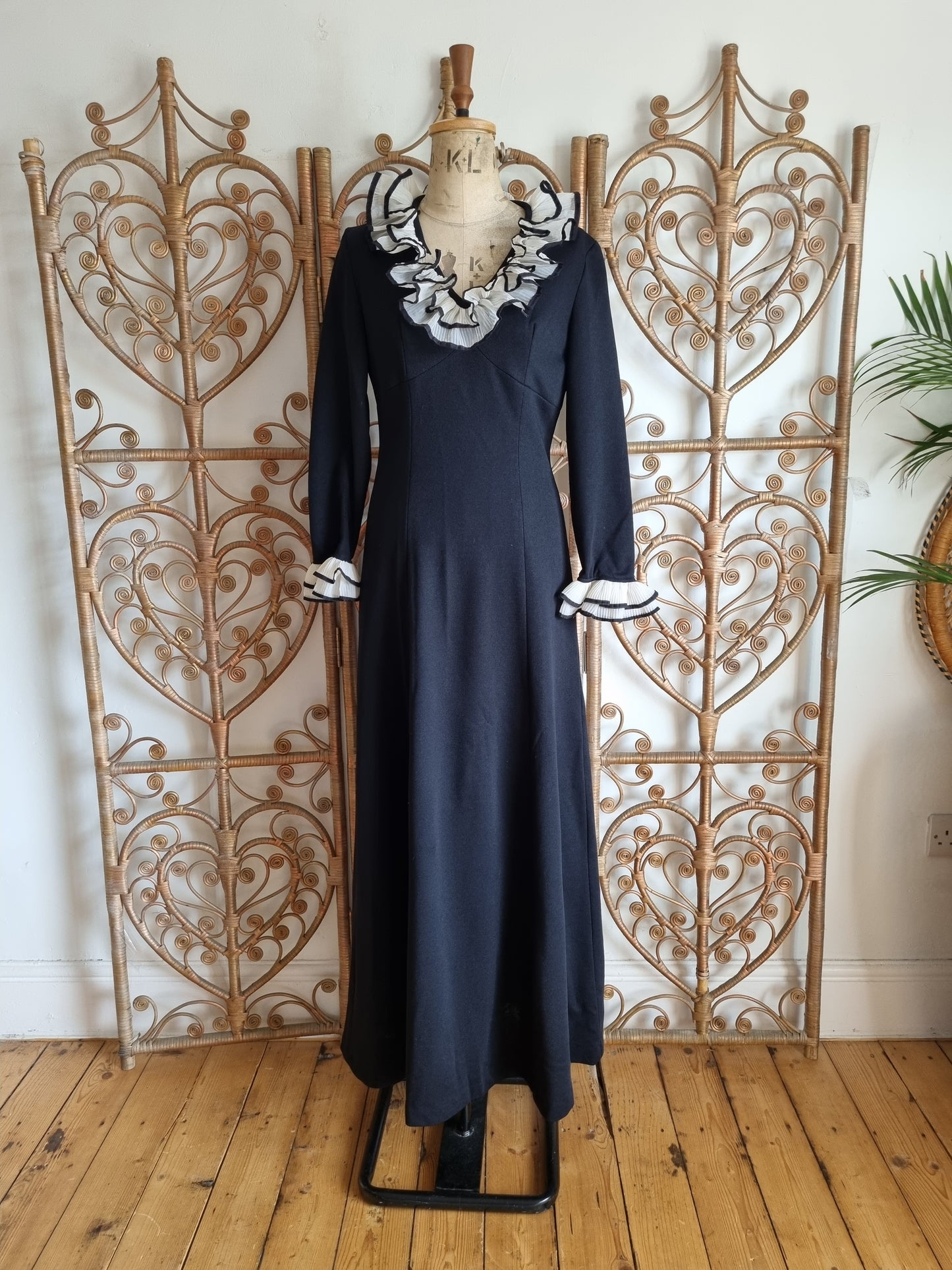 Vintage shubette frill collar dress