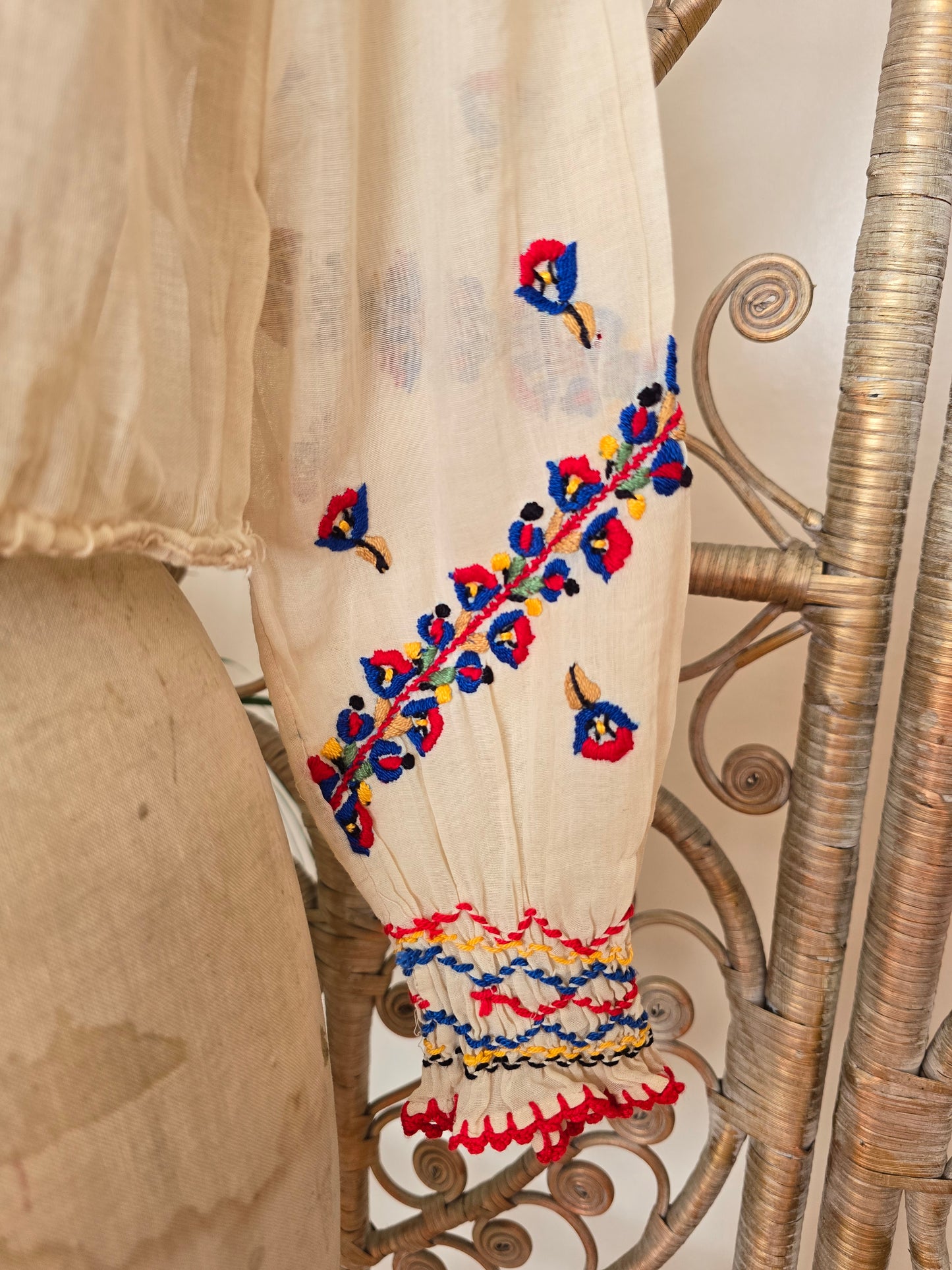 Vintage 30s/40s Hungarian embroidered blouse