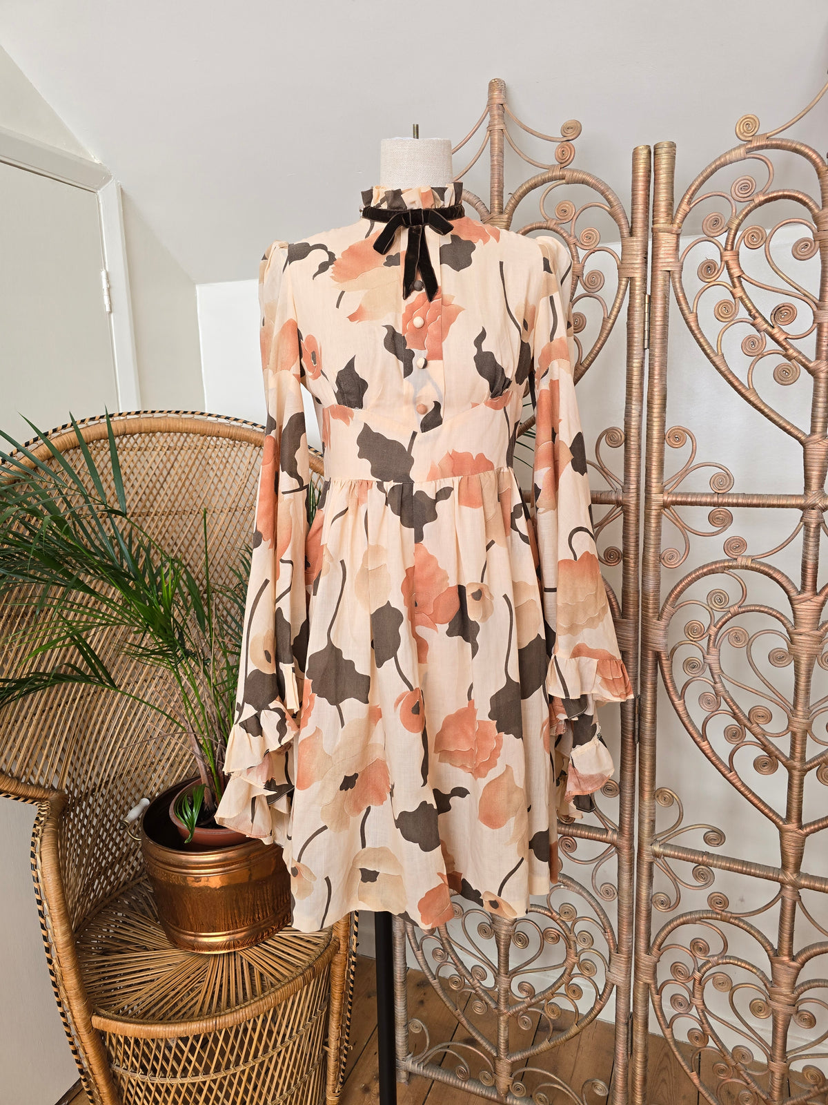 Vintage angel sleeves dress