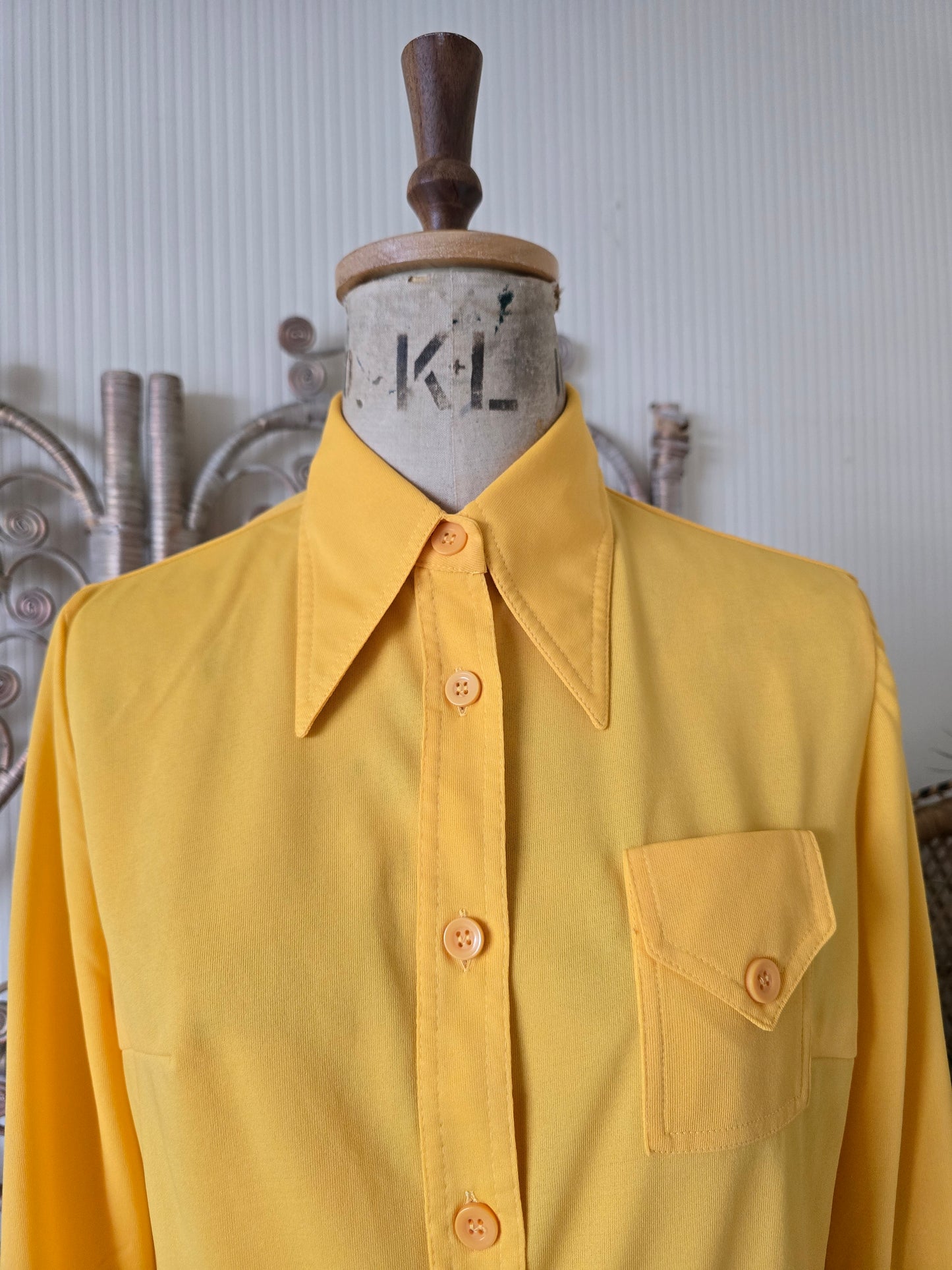 Vintage yellow peak collar blouse
